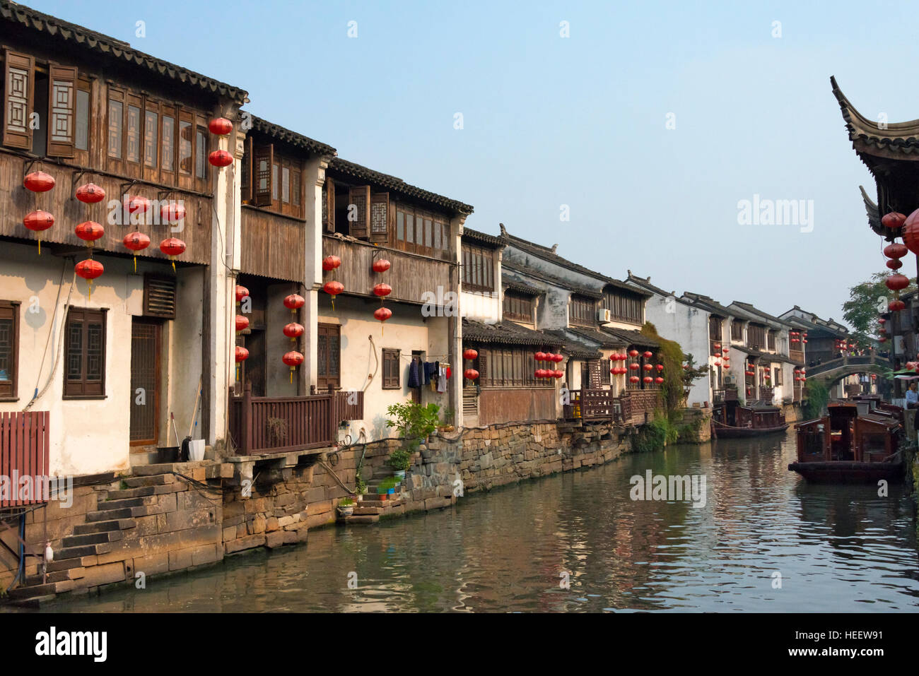 Traditional buildings along the Grand Canal, Suzhou, Jiangsu Province, China Stock Photo