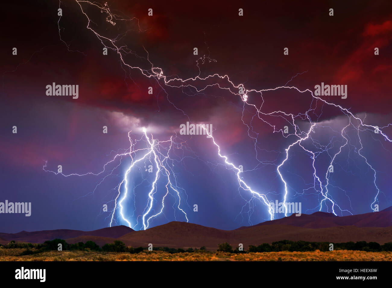 Lightning hi-res stock photography and images - Alamy