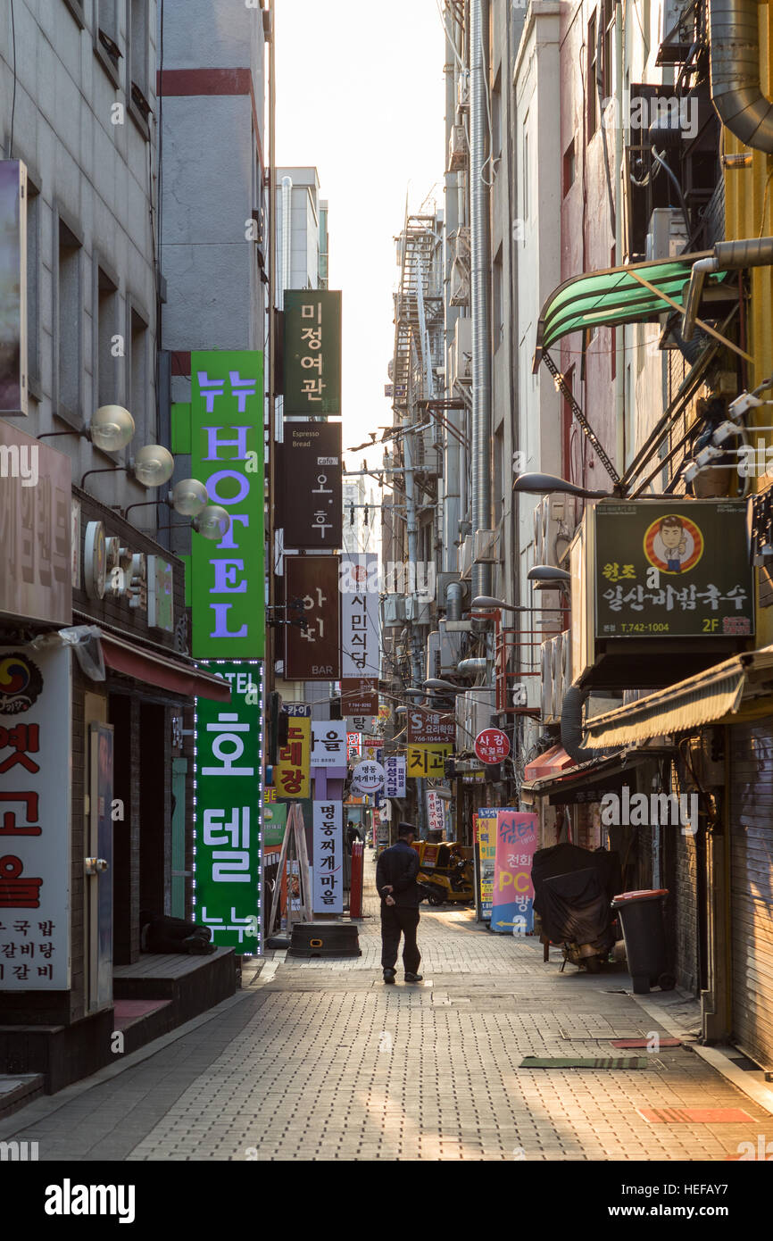 Quiet and commercial back street or alley in the Jongno District (Jongnogu) in Seoul, South