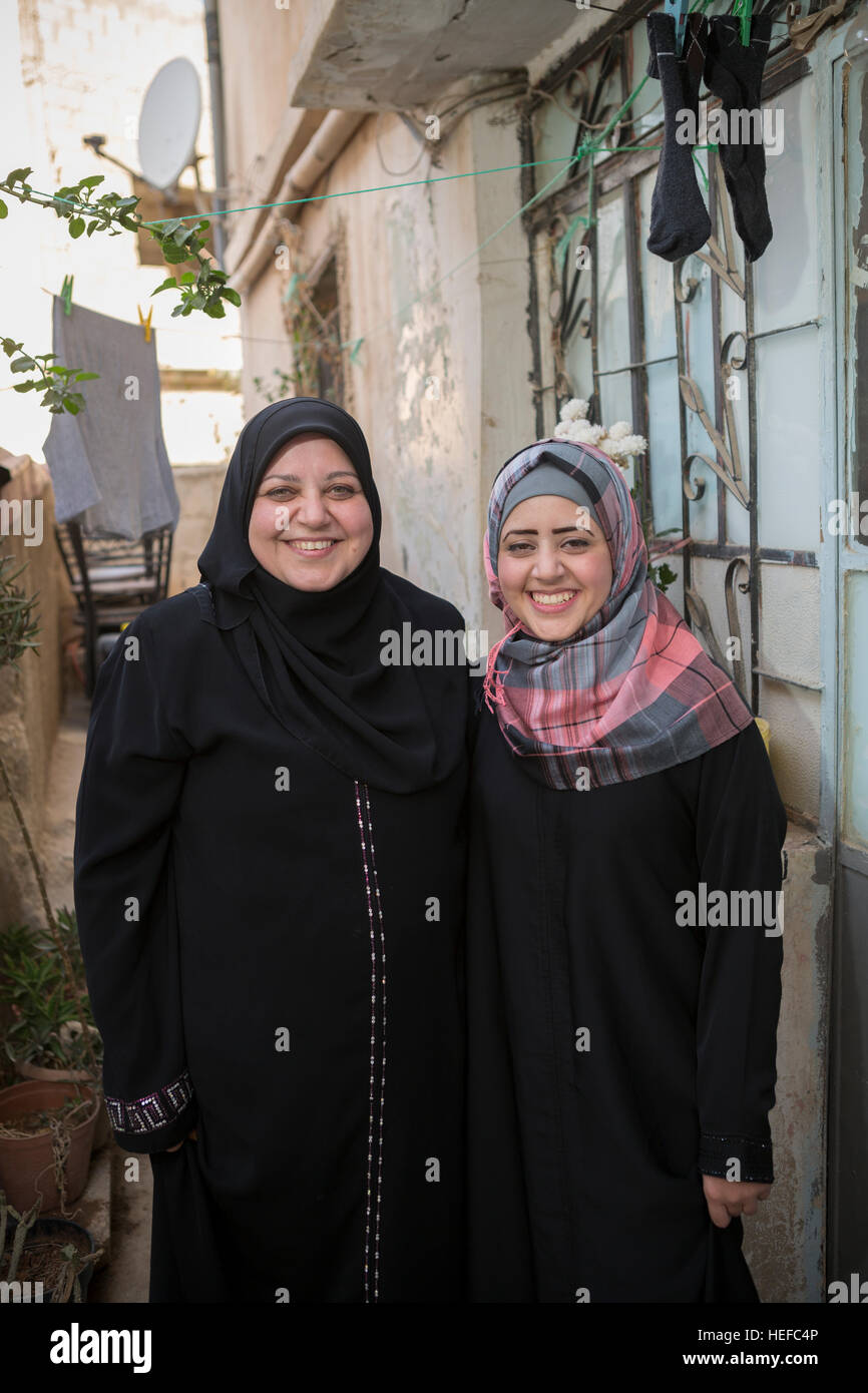 Jordanian mother and daughter - Zarqa, Jordan Stock Photo - Alamy