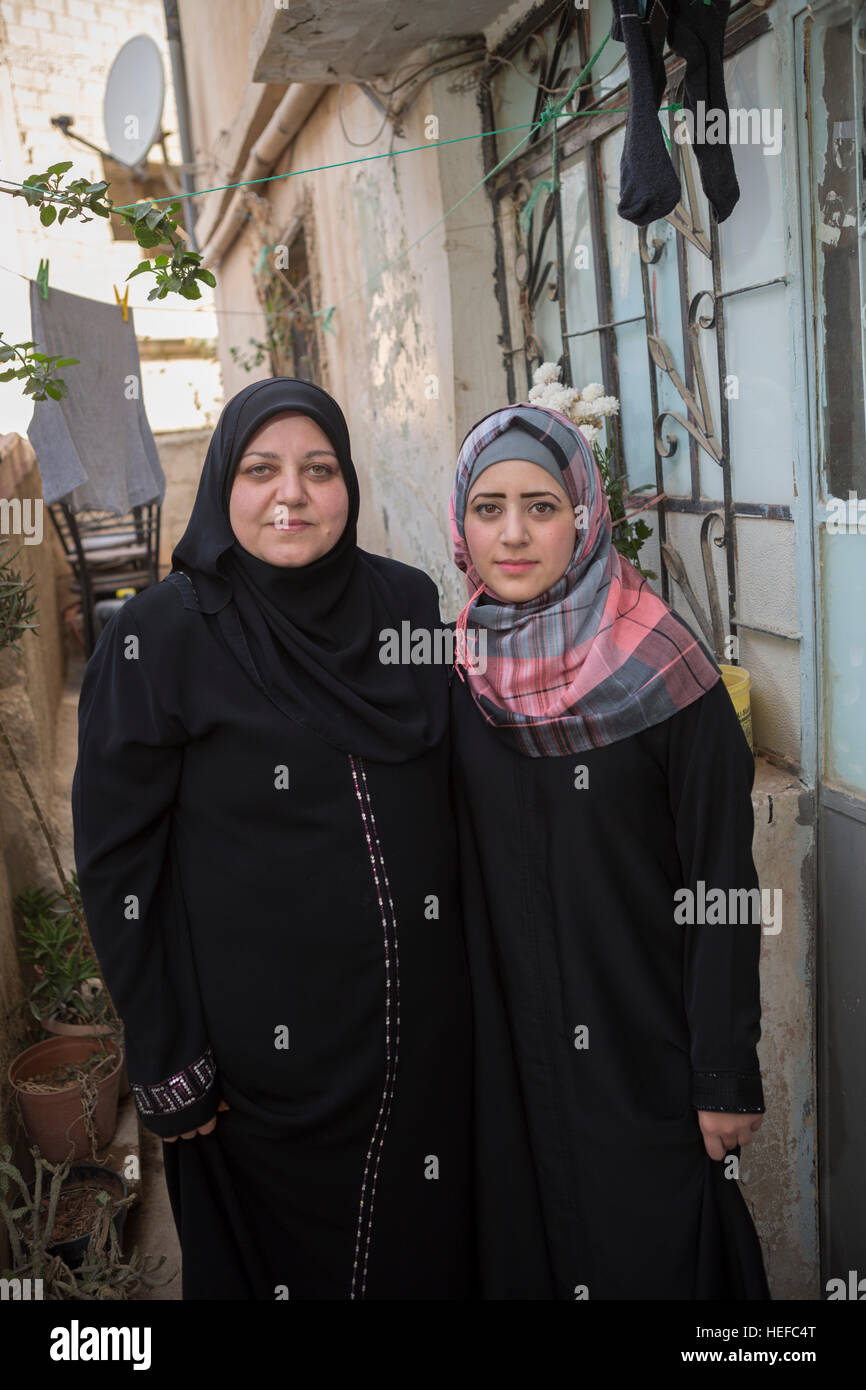 Jordanian mother and daughter - Zarqa, Jordan. Stock Photo