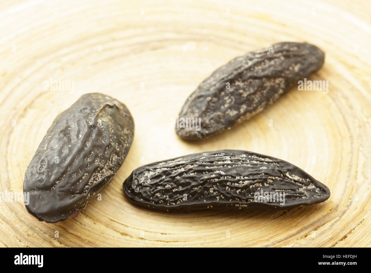 Tonka bean hires stock photography and images Alamy