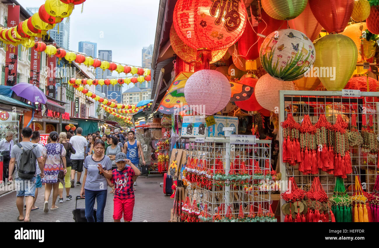 Chinese lantern and shop houses in Chinatown, Singapore Stock Photo