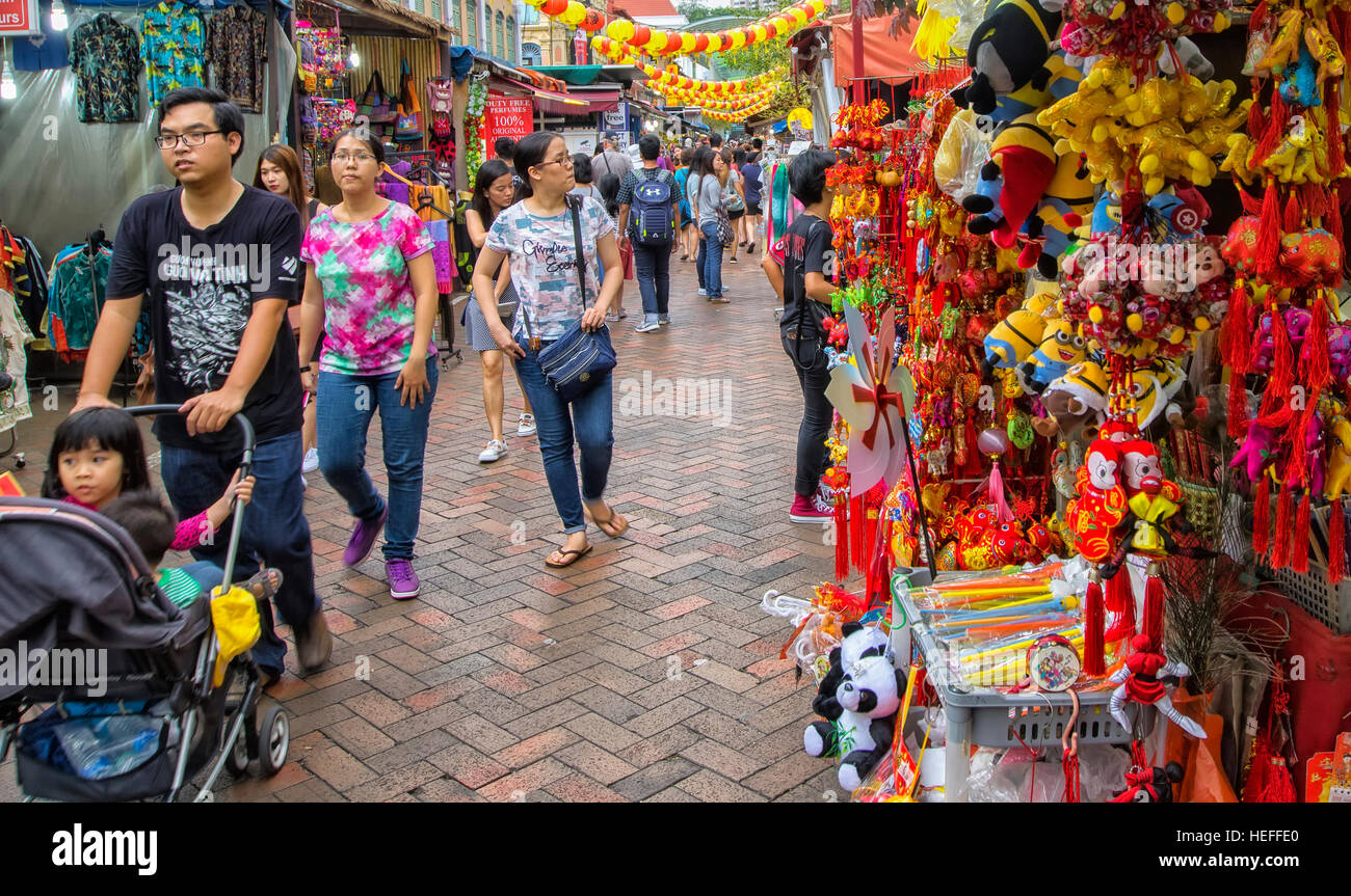 Street stalls and shop houses in Chinatown, Singapore Stock Photo