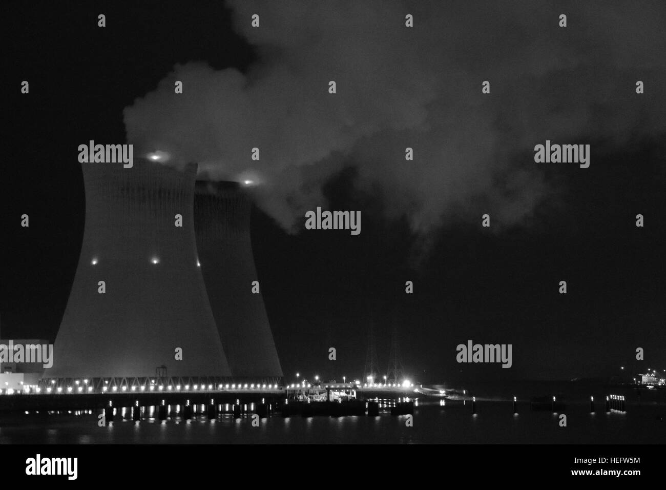Nuclear cooling tower steam Black and White Stock Photos & Images - Alamy