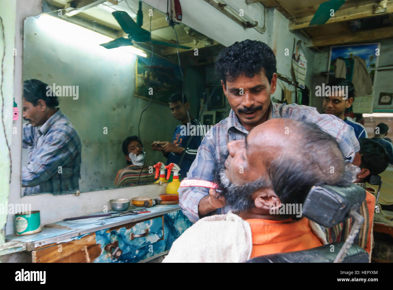 Khulna: Hairdresser and barber, Khulna Division, Bangladesh Stock Photo