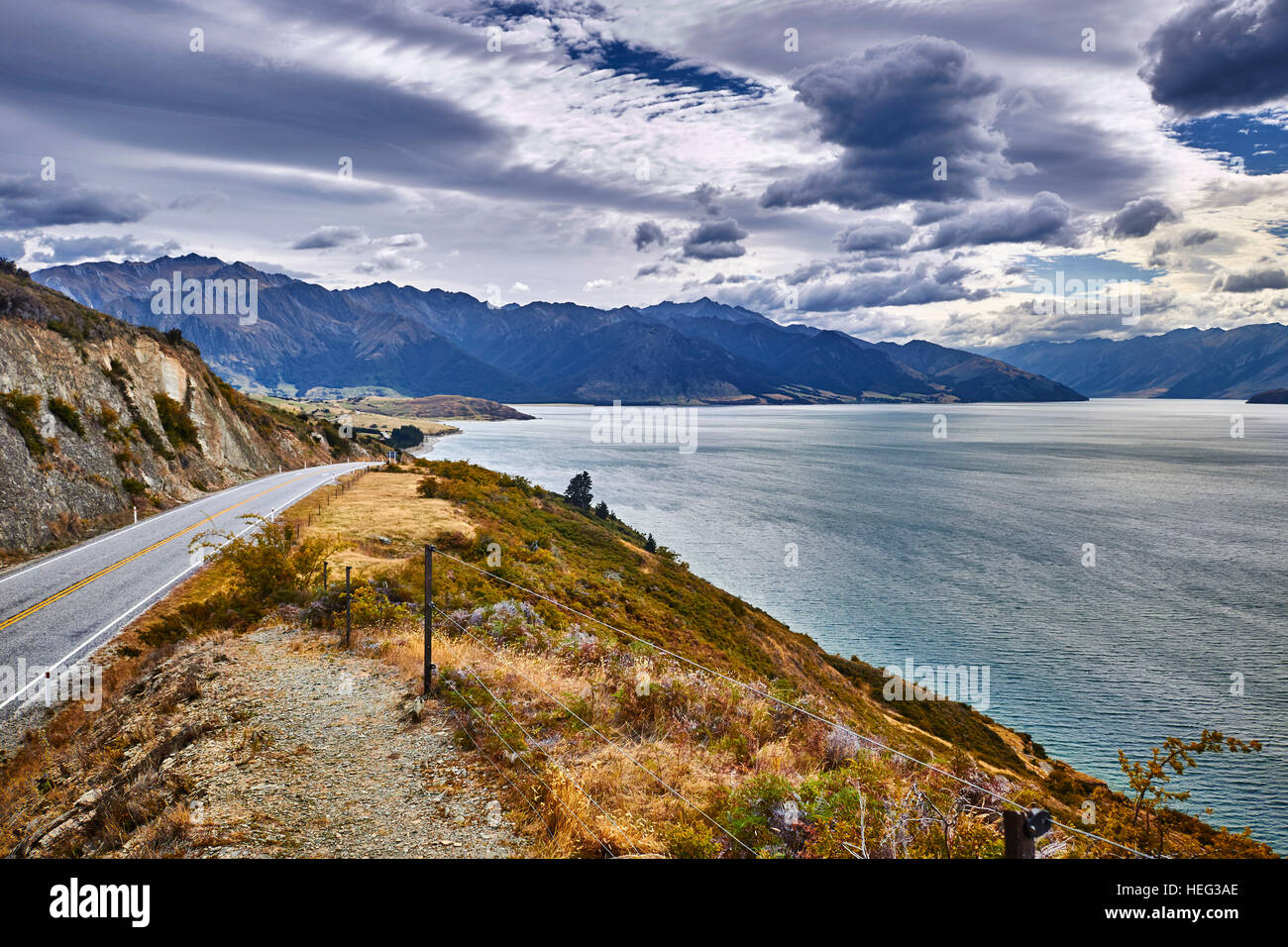 New Zealand, south island, southern scenic route, lake Hawea, picturesque street through mountains, cloudy, mountain ranges Stock Photo