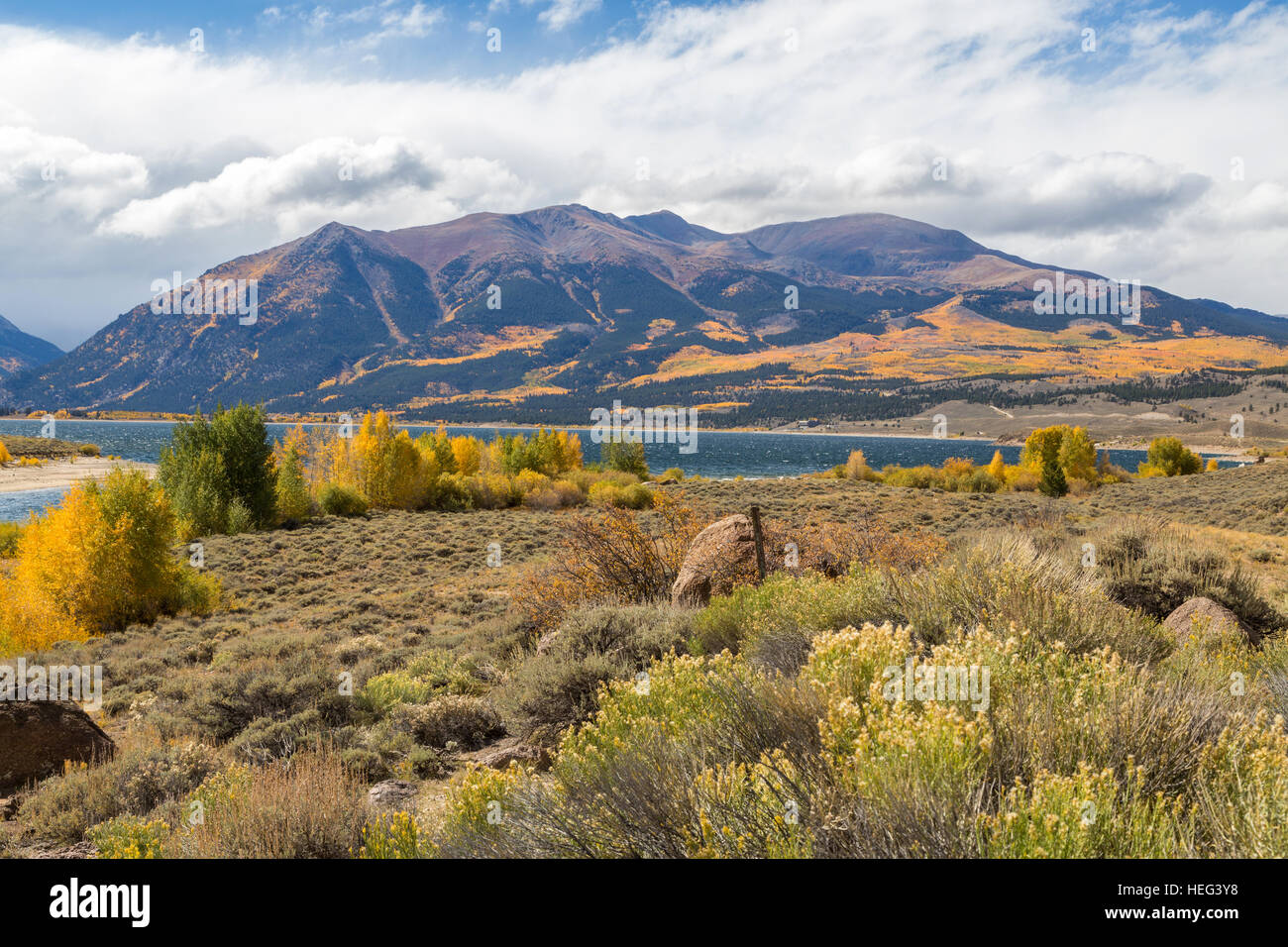 Mountain landscape in autumn, Twin Lakes, Rocky Mountains, Colorado, USA Stock Photo