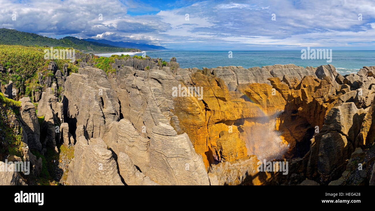 Pancake Rocks, bizarre limestone cliffs, Paparoa National Park, West ...