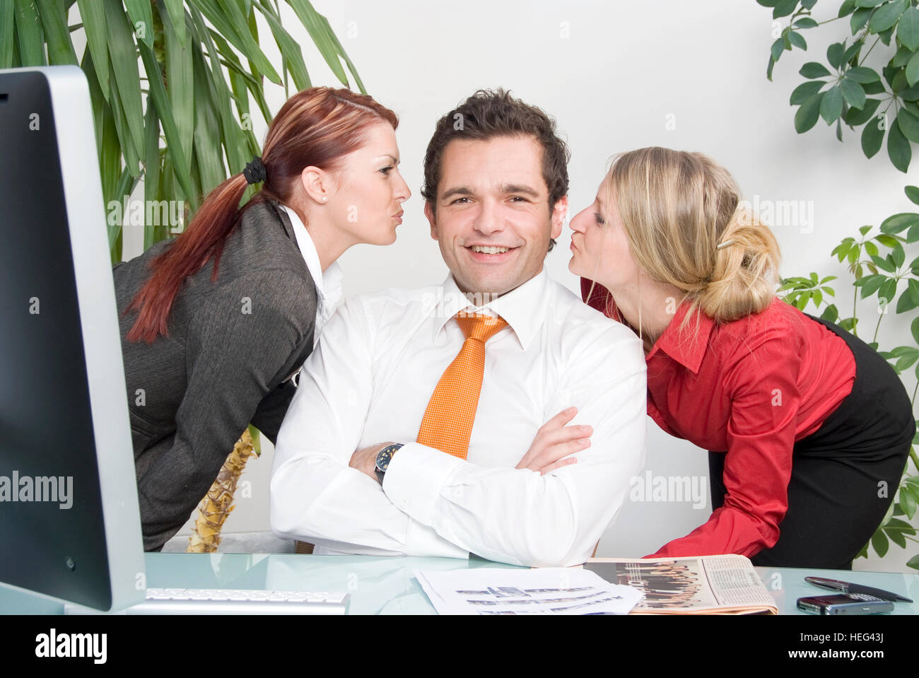 Босс и секретарь. Женщина в офисе. Две женщины в офисе. Две секретарши. Super seducer 3.