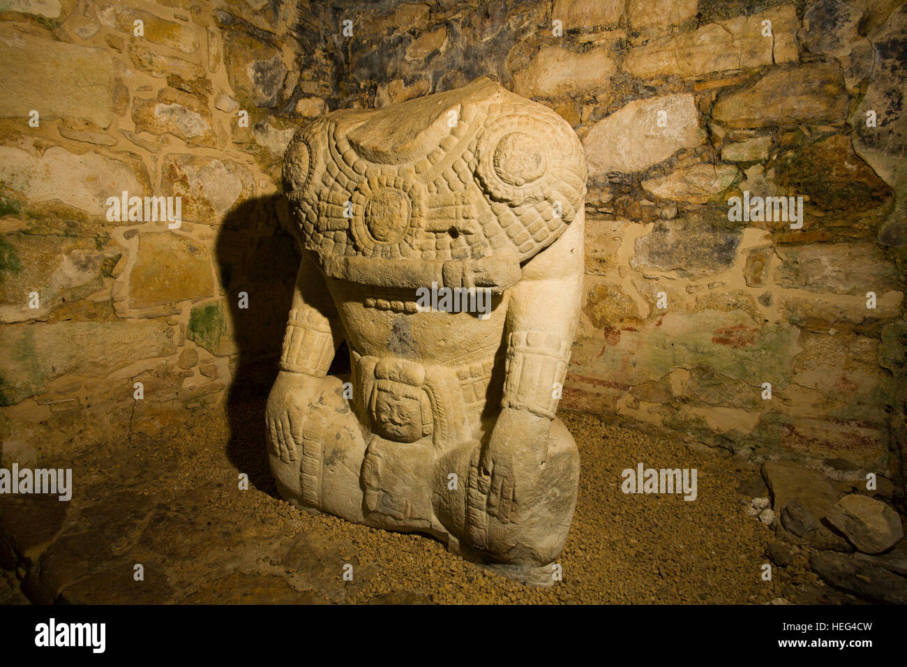 Maya statue inside Royal Palace, ancient Maya city Yaxchilán, Frontera Corozal, Chiapas, Mexico Stock Photo