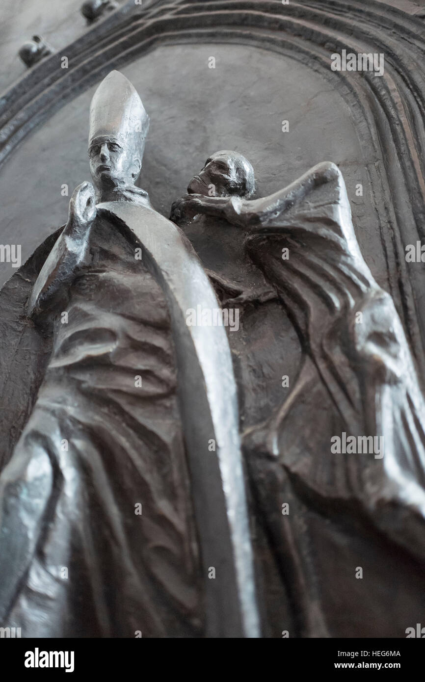 Bronze character of Joseph Kardinal Wendel, archbishop of Munich and Freising in the Church of Our Lady, Munich Stock Photo