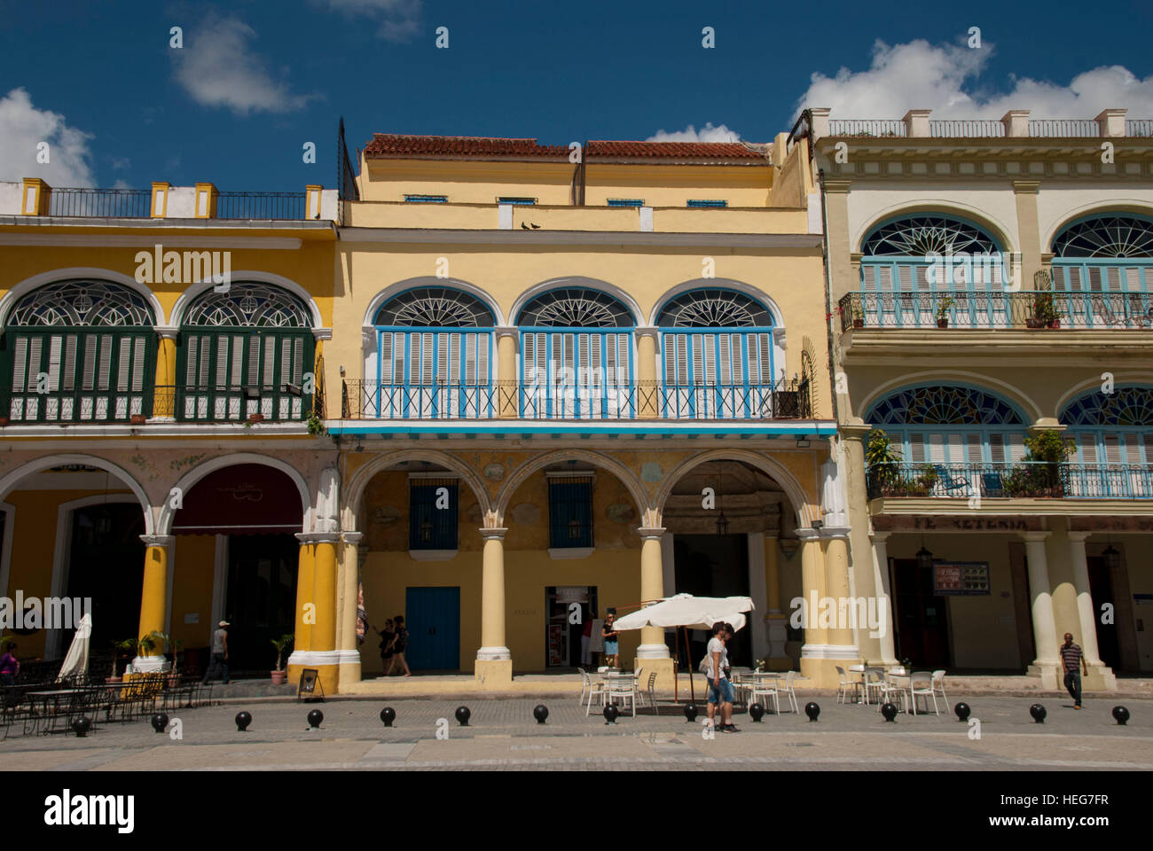 Kolonialbauten am Plaza Vieja in der Altstadt Havannas, Kuba Stock Photo
