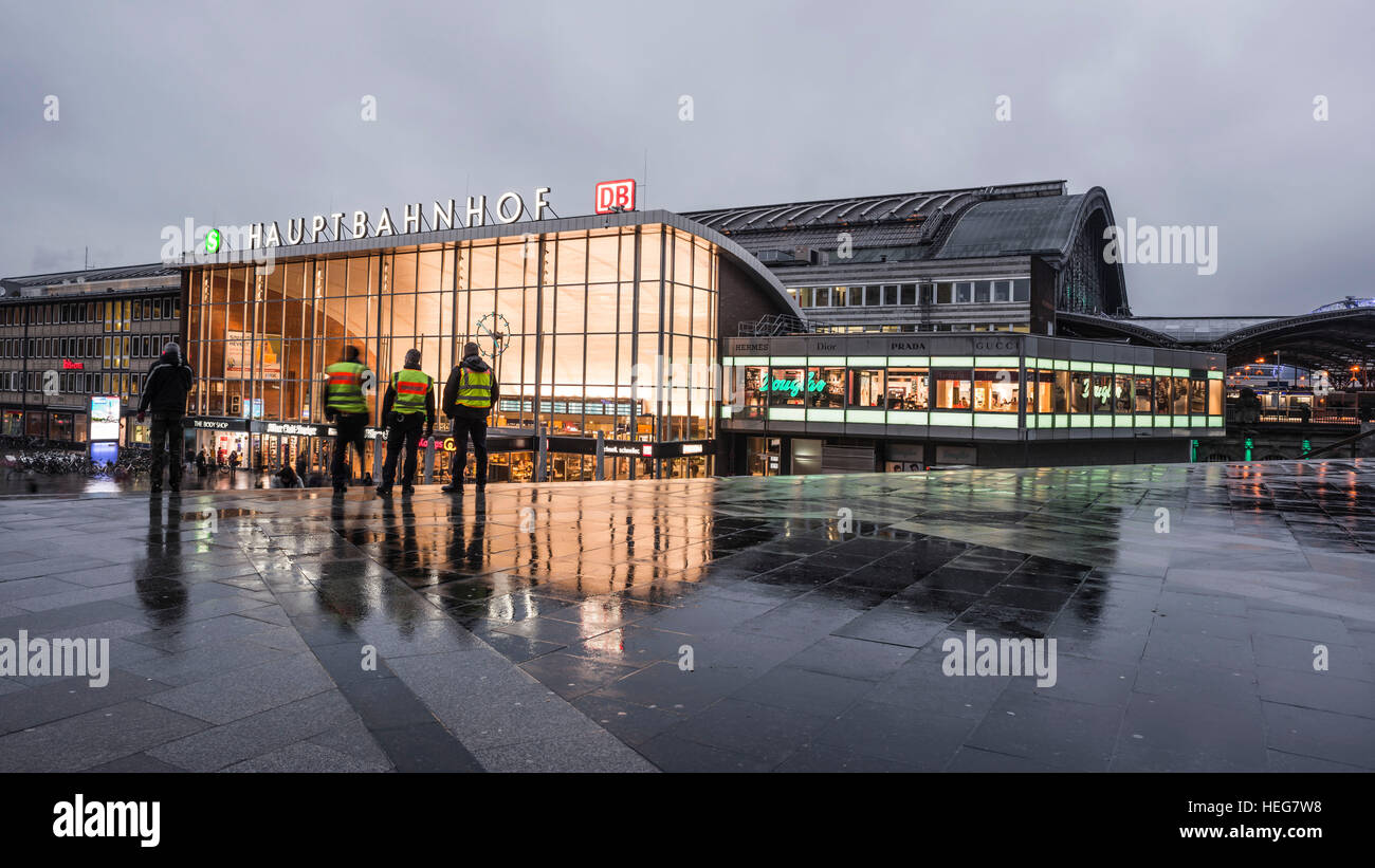 Bahnhofsvorplatz, EmpfangsgebÃ¤ude, Hauptbahnhof, KÃ¶ln, Rheinland, Nordrhein-Westfalen, Deutschland, Europa Stock Photo