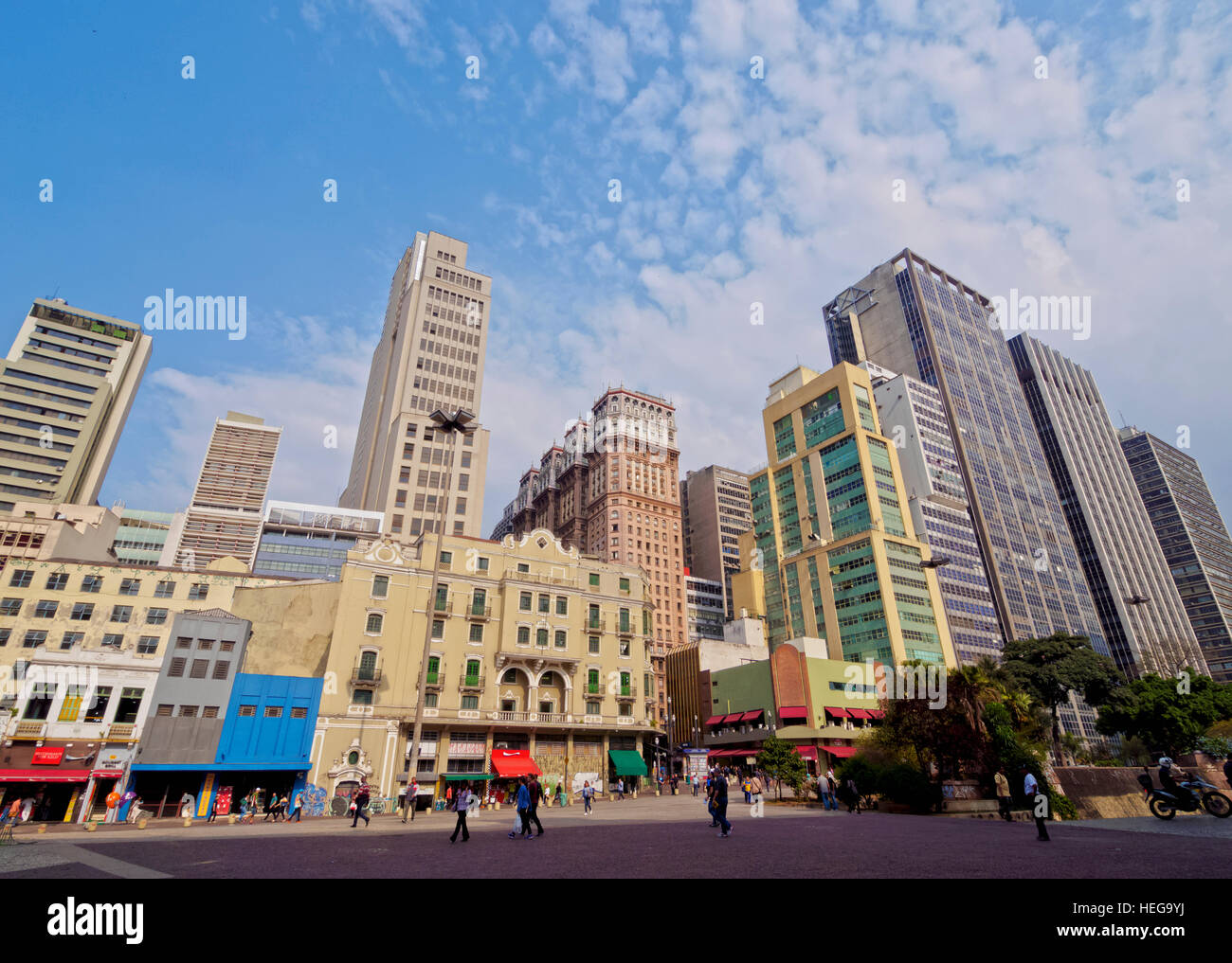 High rise building in the city center hi-res stock photography and ...