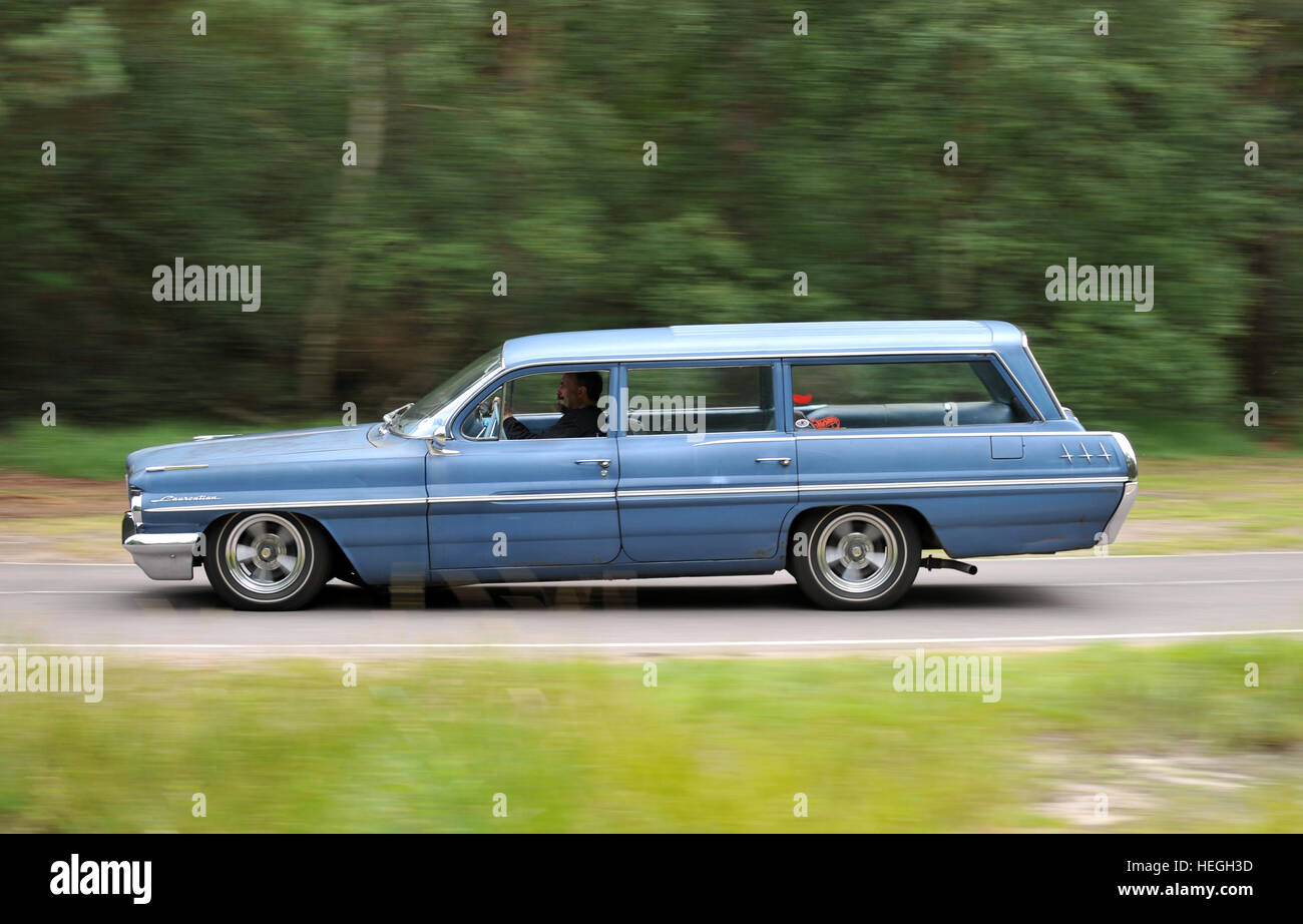1961 Pontiac Safari station wagon classic American car Stock Photo - Alamy