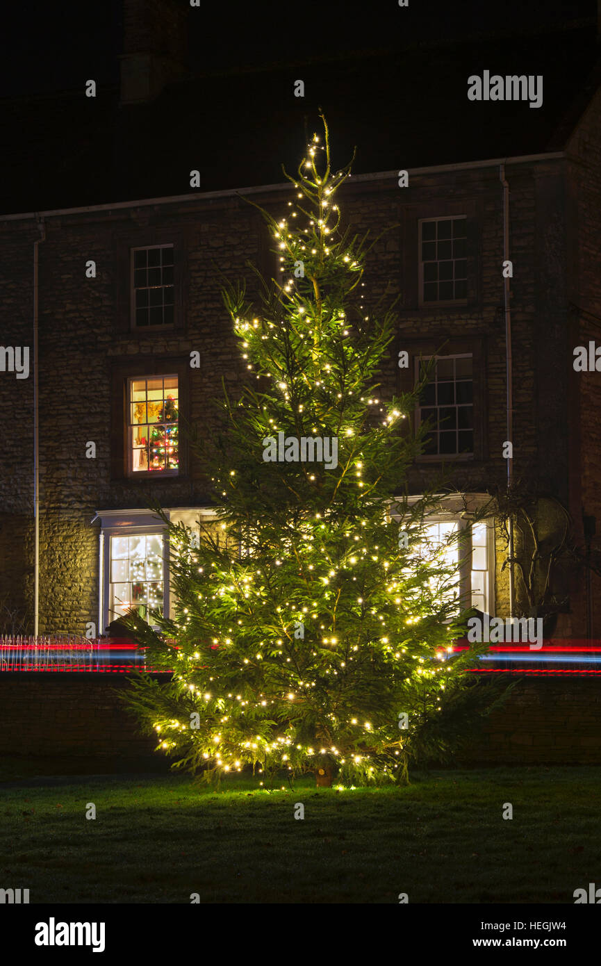Car under tree hires stock photography and images Alamy