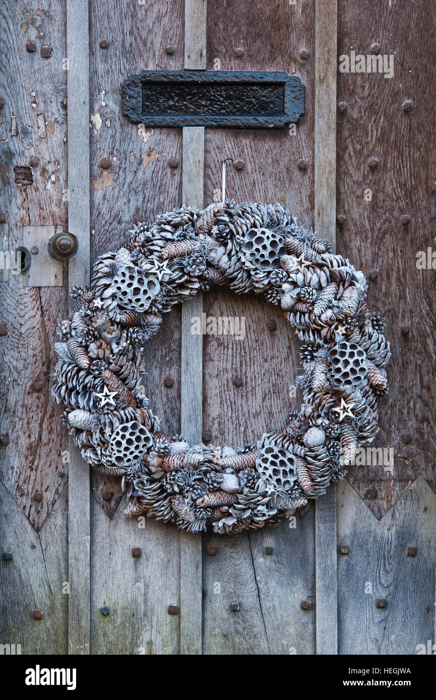 Old oak wooden studded door hi-res stock photography and images - Alamy