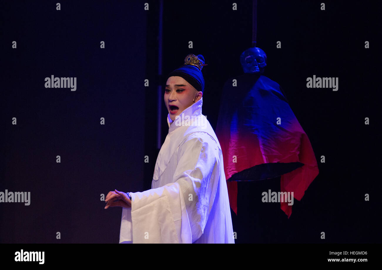 Actor Zhang Jun performing Hamlet in chinese to commemorate the 400th anniversary of the death of Shakespeare and Tang Xianzu Stock Photo