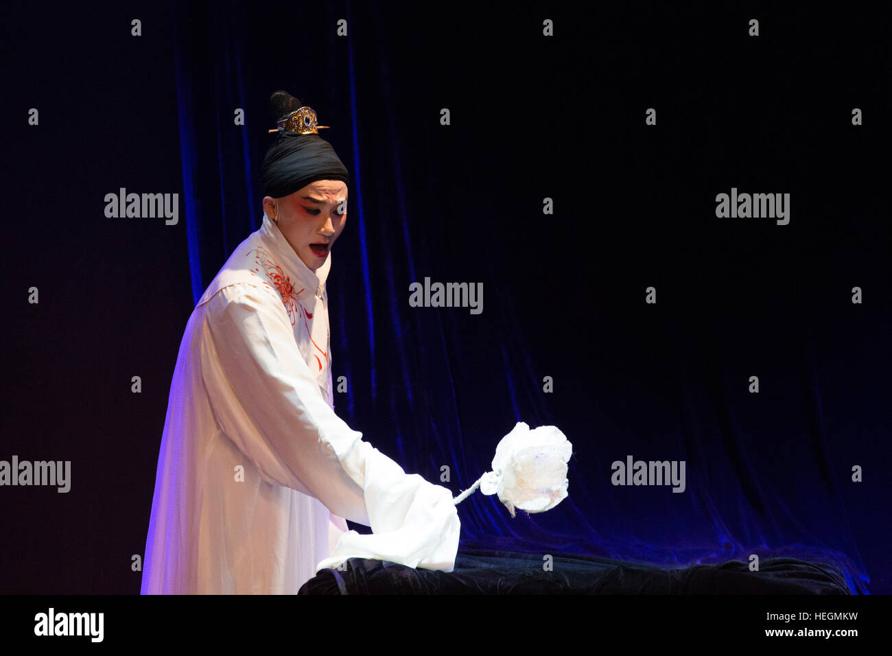 Actor Zhang Jun performing Hamlet in chinese to commemorate the 400th anniversary of the death of Shakespeare and Tang Xianzu Stock Photo