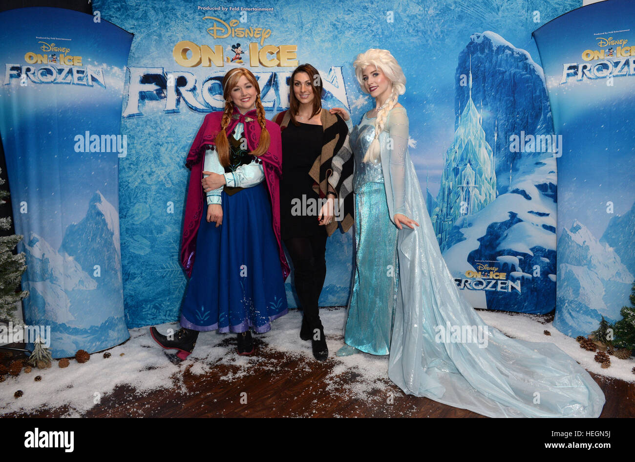 EDITORIAL USE ONLY Luisa Zissman meets Anna and Elsa at The O2, London for the opening night of Disney On Ice presents Frozen. Stock Photo