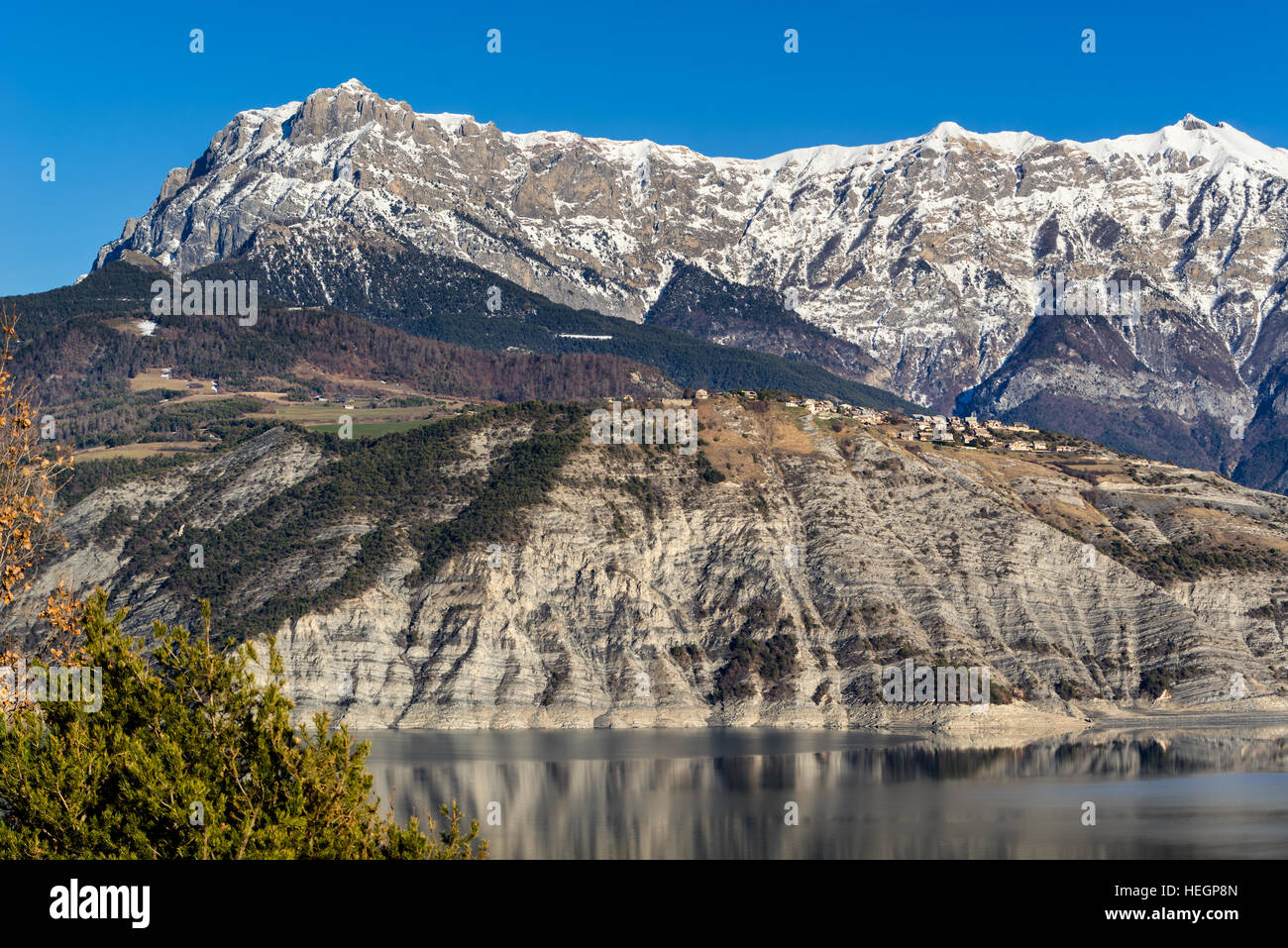 Village of Sauze  du Lac with the Grand Morgon peak and Serre Poncon Lake in winter. Hautes-Alpes, French Alps, France Stock Photo