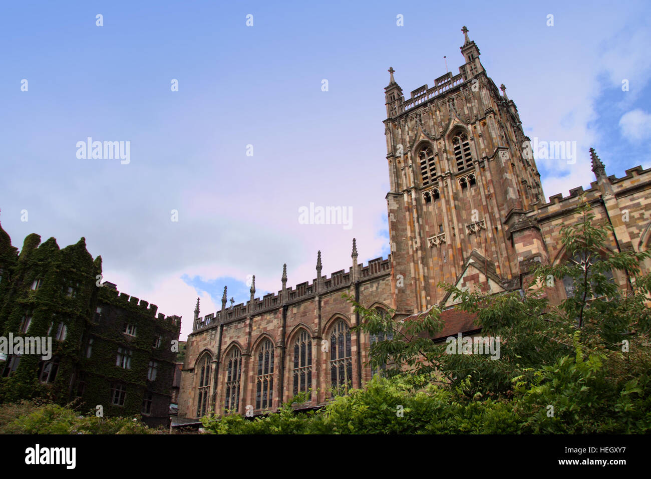 Malvern Abbey and L) the Abbey Hotel, Great Malvern, Worcestershire Stock Photo