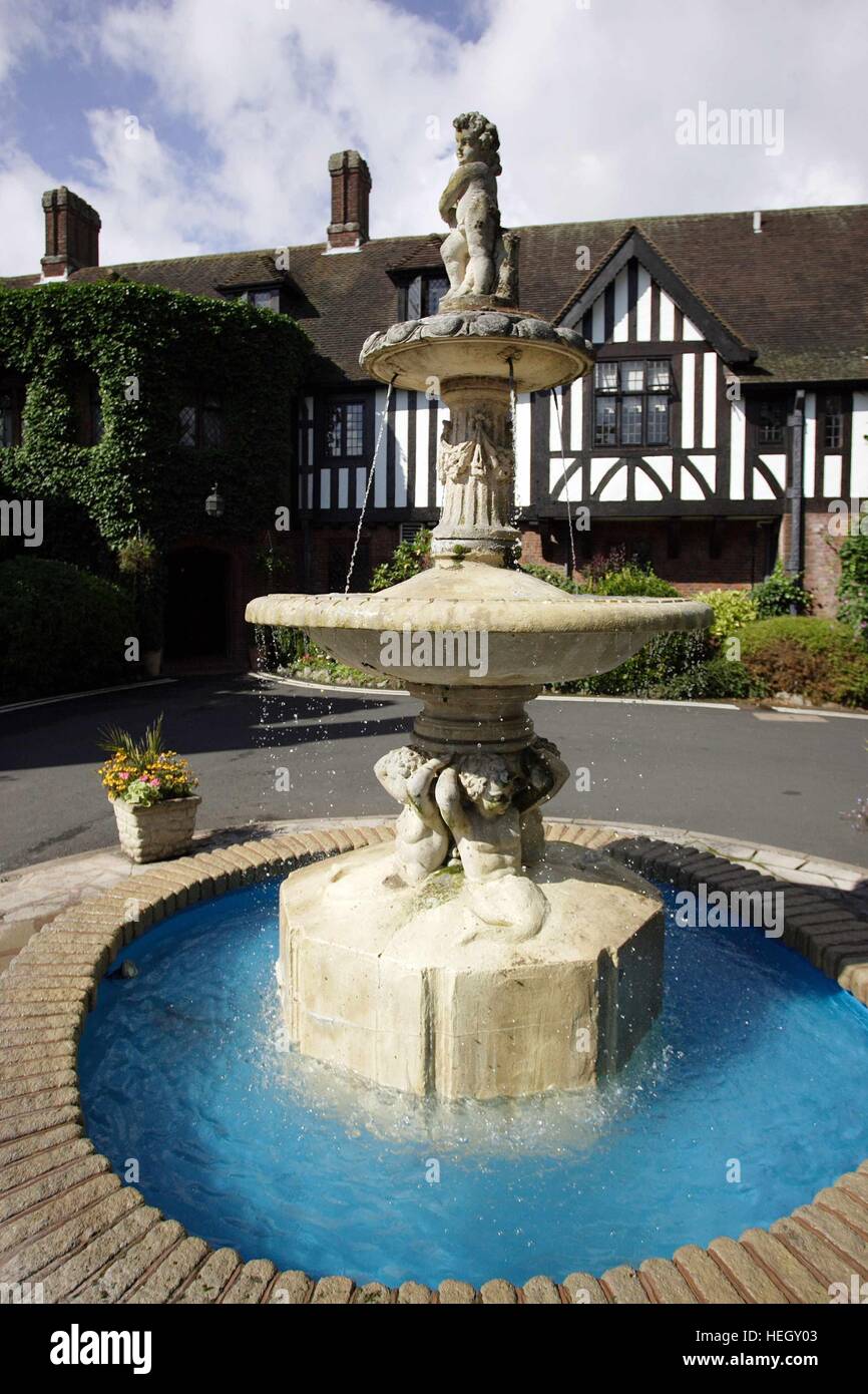 Fountain and exterior of Hogarths Stone Manor Hotel and wedding venue
