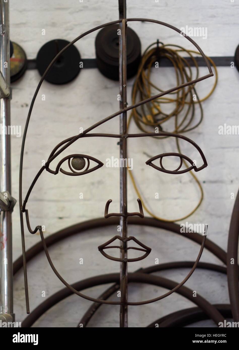 Wire sculpture hires stock photography and images Alamy