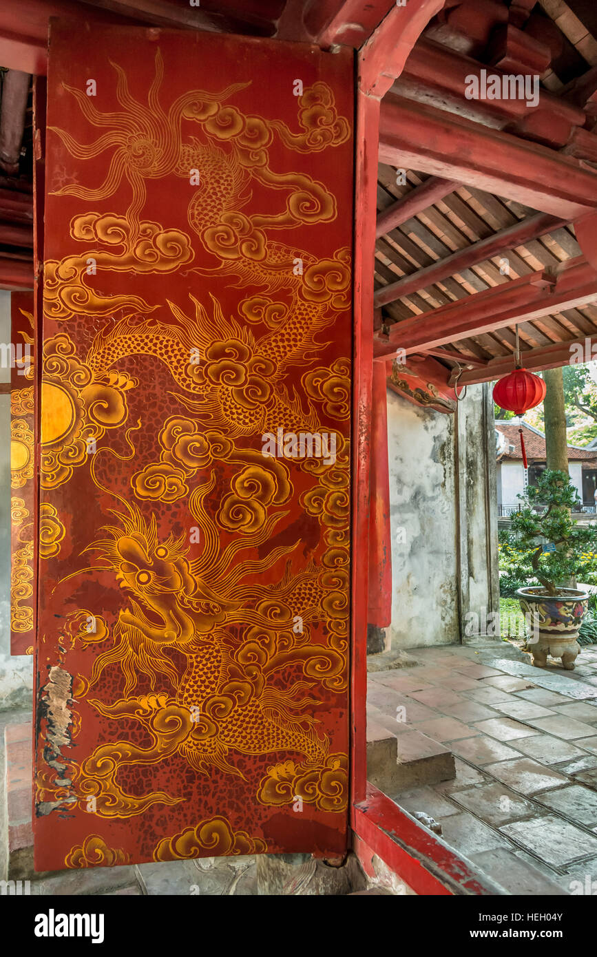 Red doors with golden dragons at the ancient Confucian Temple of Literature (Van Mieu-Quoc Tu Giam) in Hanoi, Vietnam Stock Photo