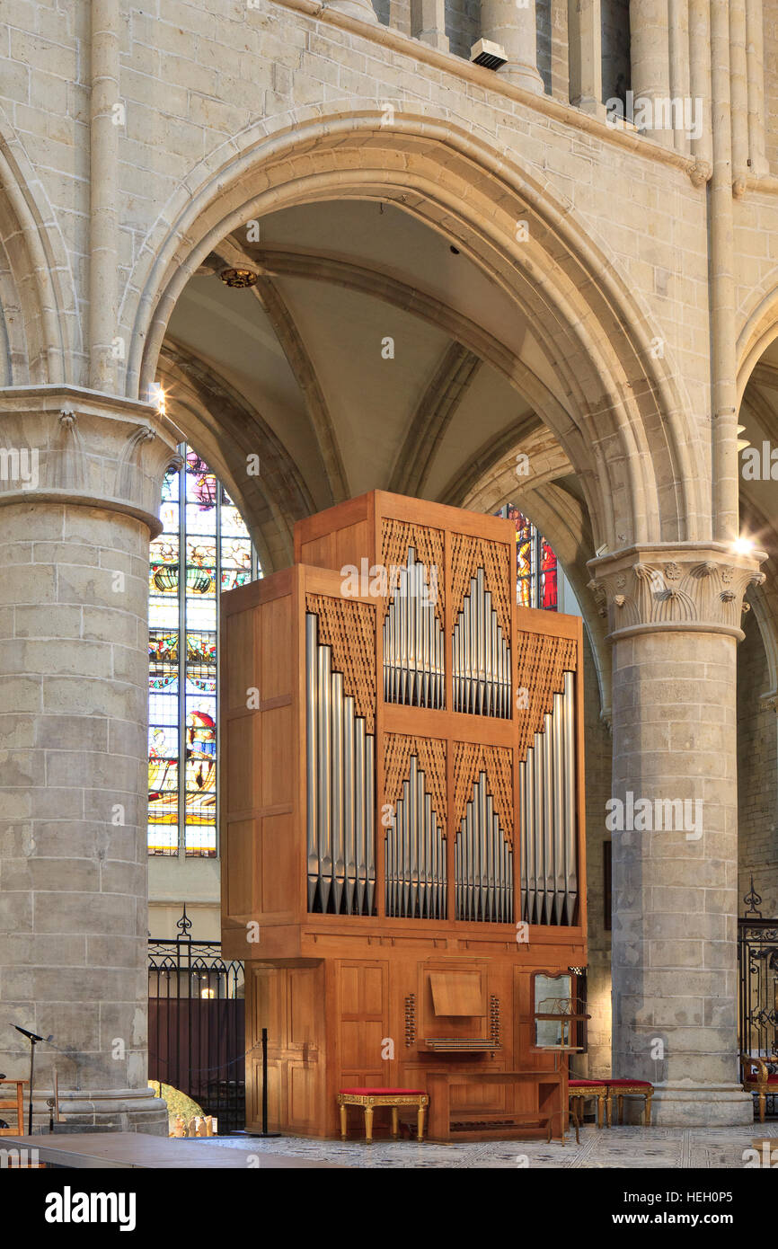 An organ at the Cathedral of St. Michael and St. Gudula (1519) in ...