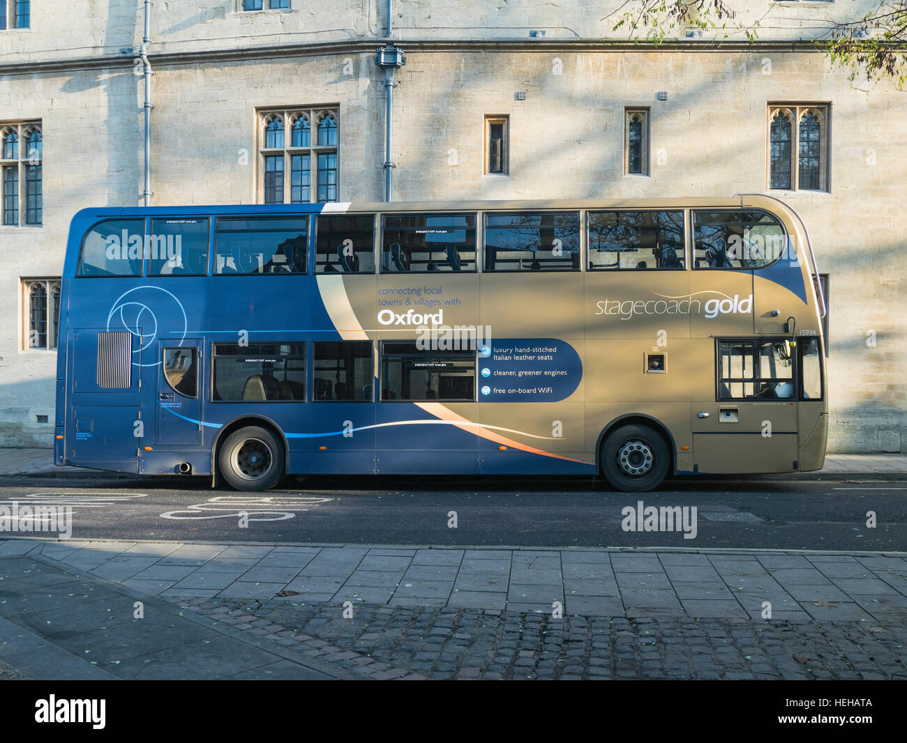 Stagecoach Gold bus waiting in St Giles, Oxford, England UK Stock Photo