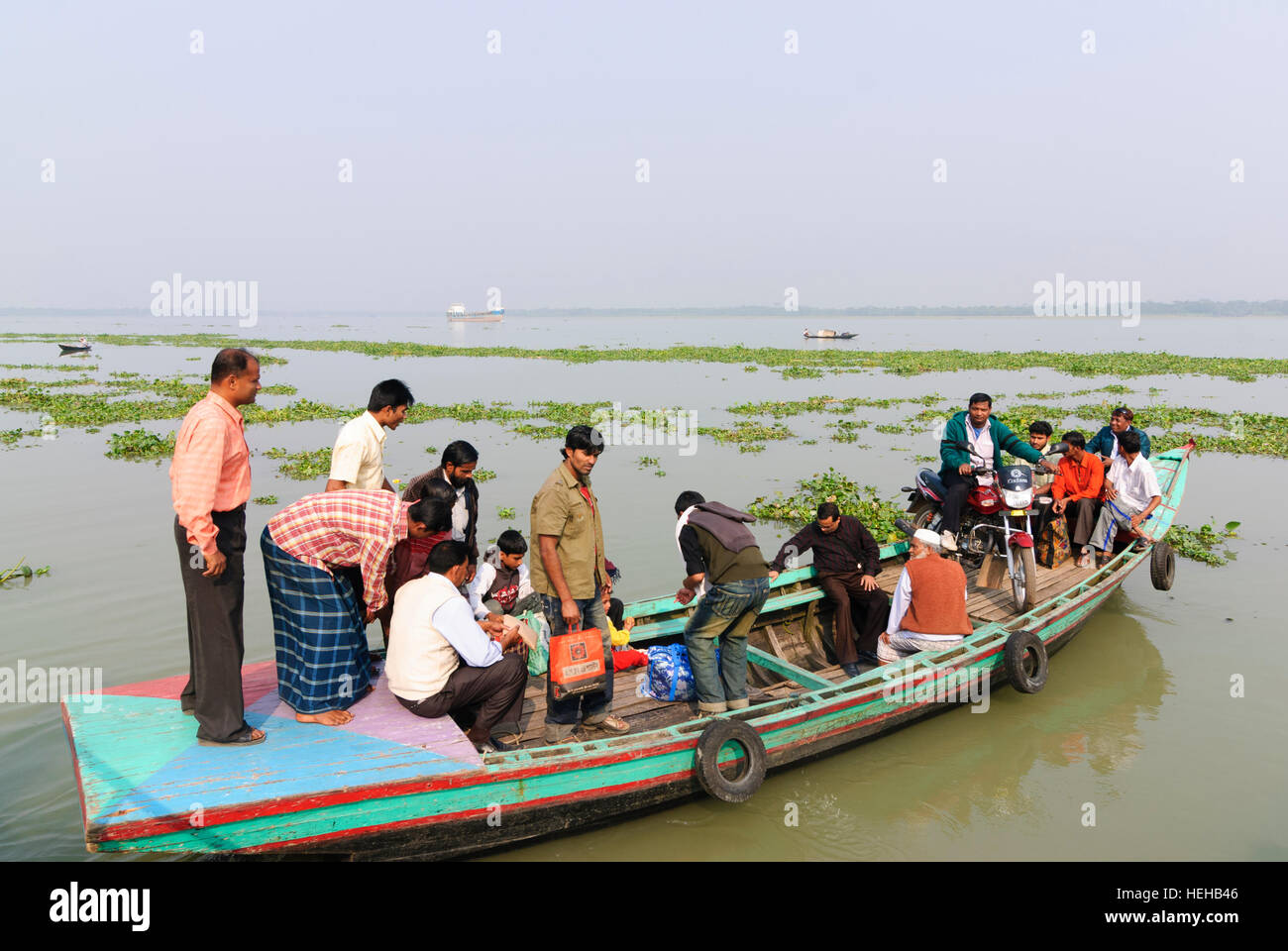 Kaukhali: Ferry boat across the Swarupkati River, Barisal Division, Bangladesh Stock Photo