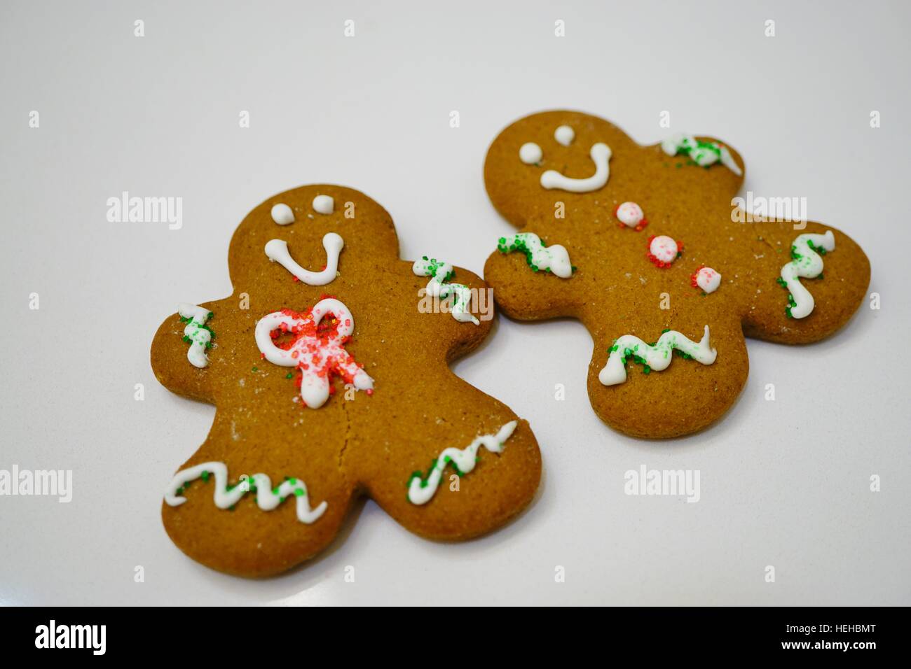 Two gingerbread men cookies decorated for Christmas Stock Photo - Alamy