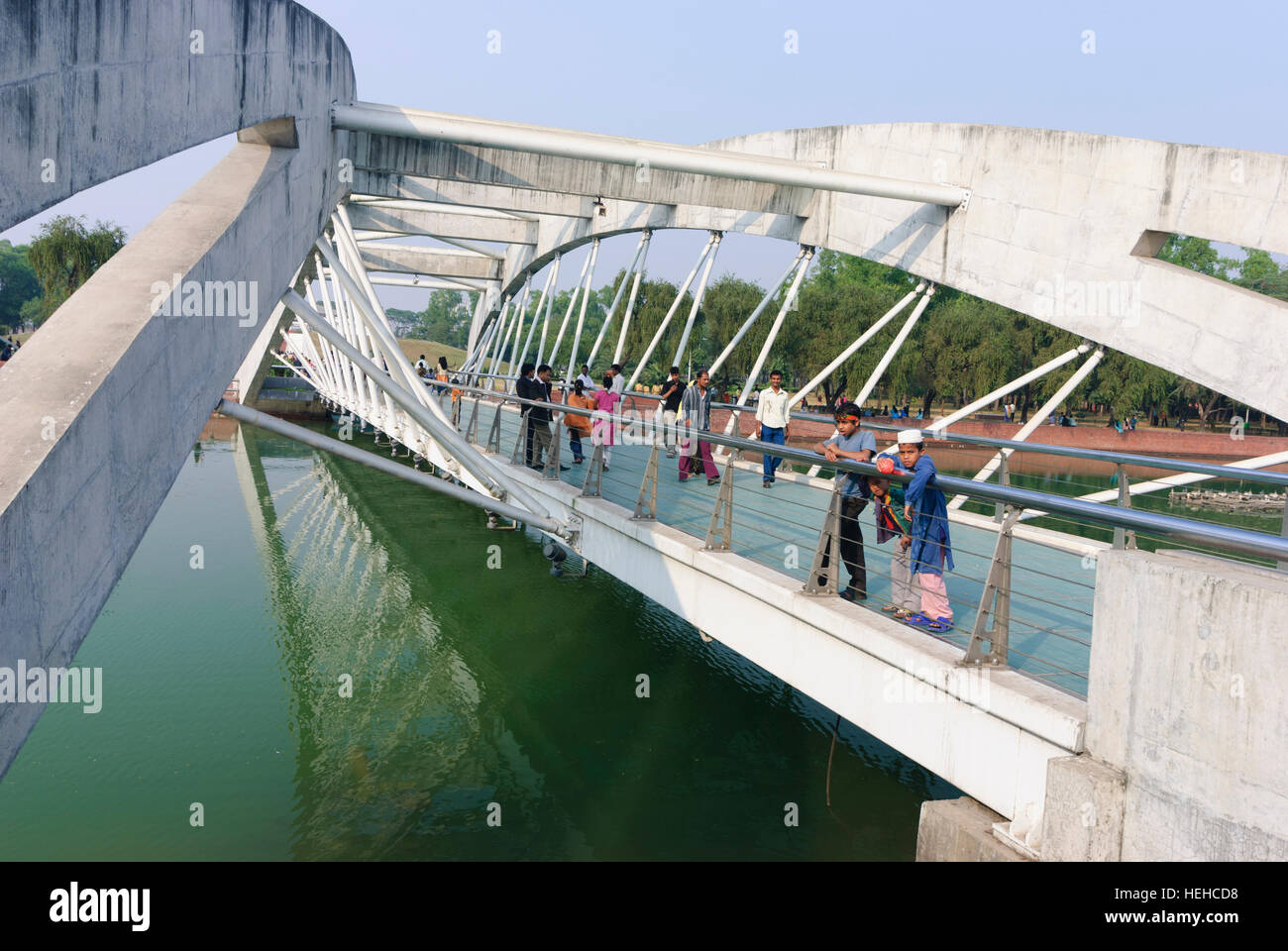 Dhaka: Crescent Lake Park, bridge, Dhaka Division, Bangladesh Stock Photo