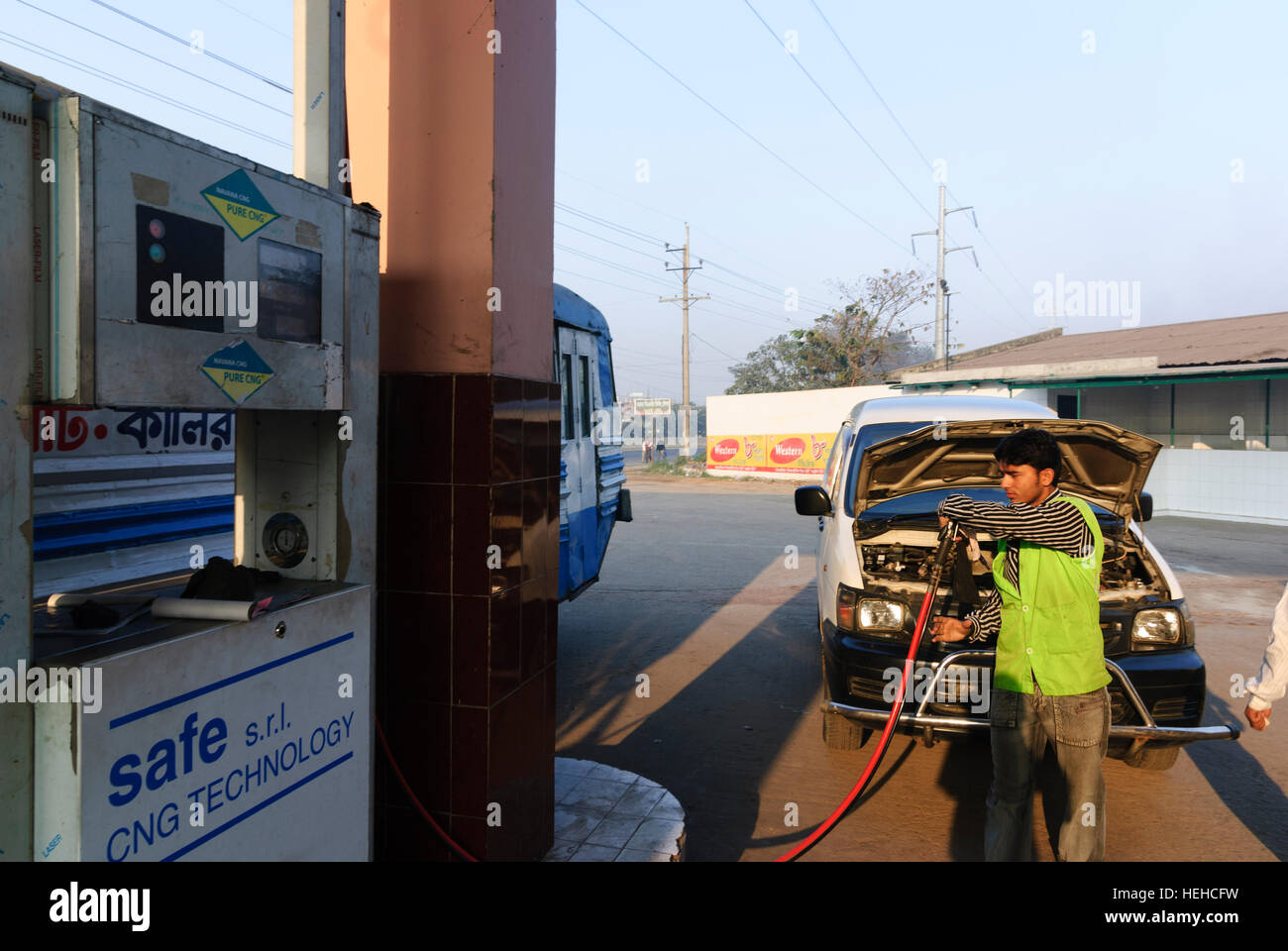 Dhaka: Gas station for compressed natural gas (CNG), Dhaka Division, Bangladesh Stock Photo