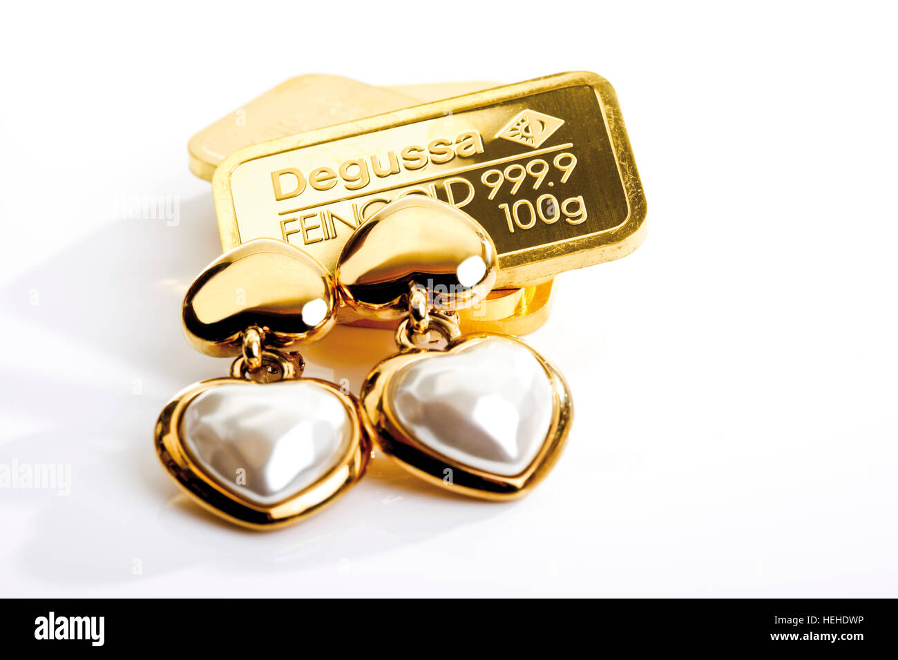 Gold bars and jewellery Stock Photo Alamy