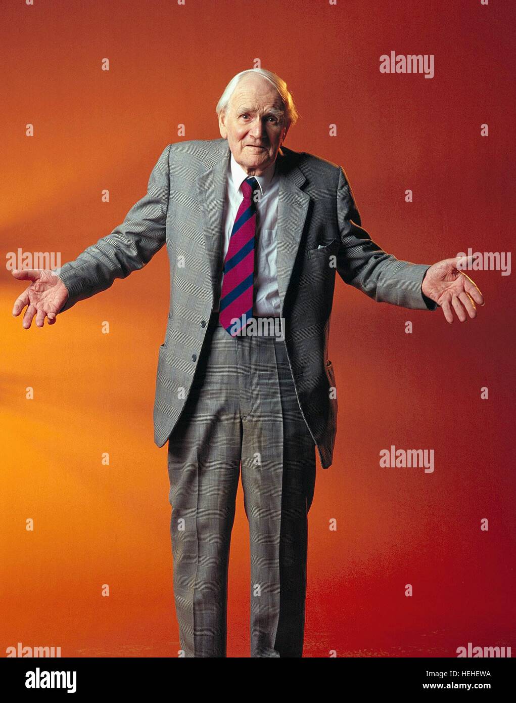 Desmond Llewelyn High Resolution Stock Photography And Images - Alamy