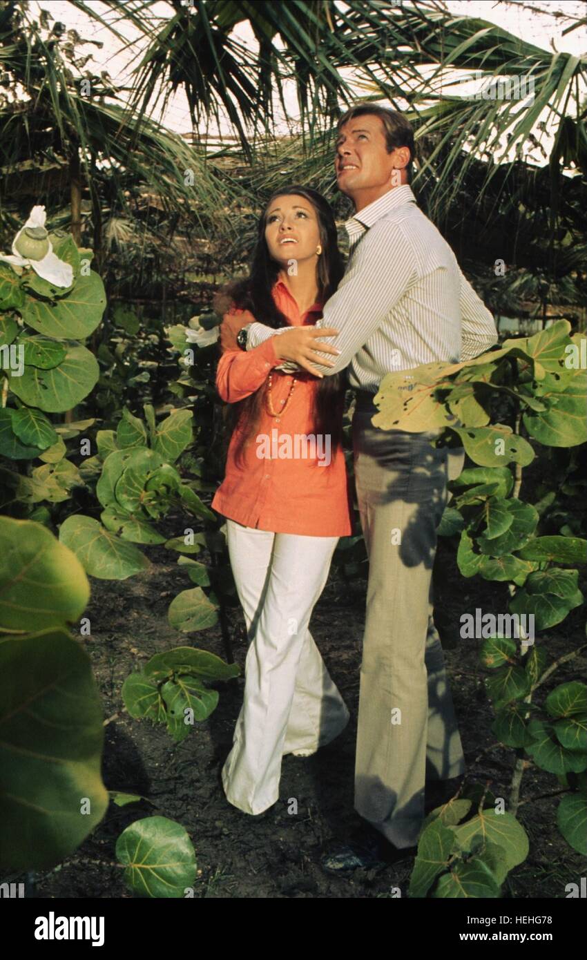 Jane Seymour Roger Moore Live And Let Die 1973 Stock Photo Alamy