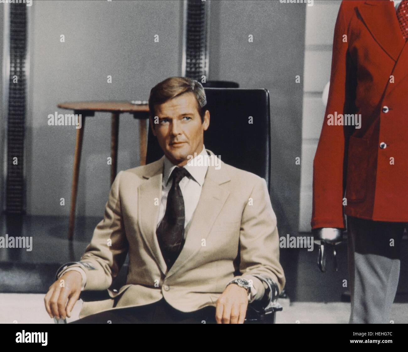 Roger Moore James Bond Live And Let Die 1973 Stock Photo Alamy Roger Moore James Bond Live And Let Die 1973 Stock Photo Alamy