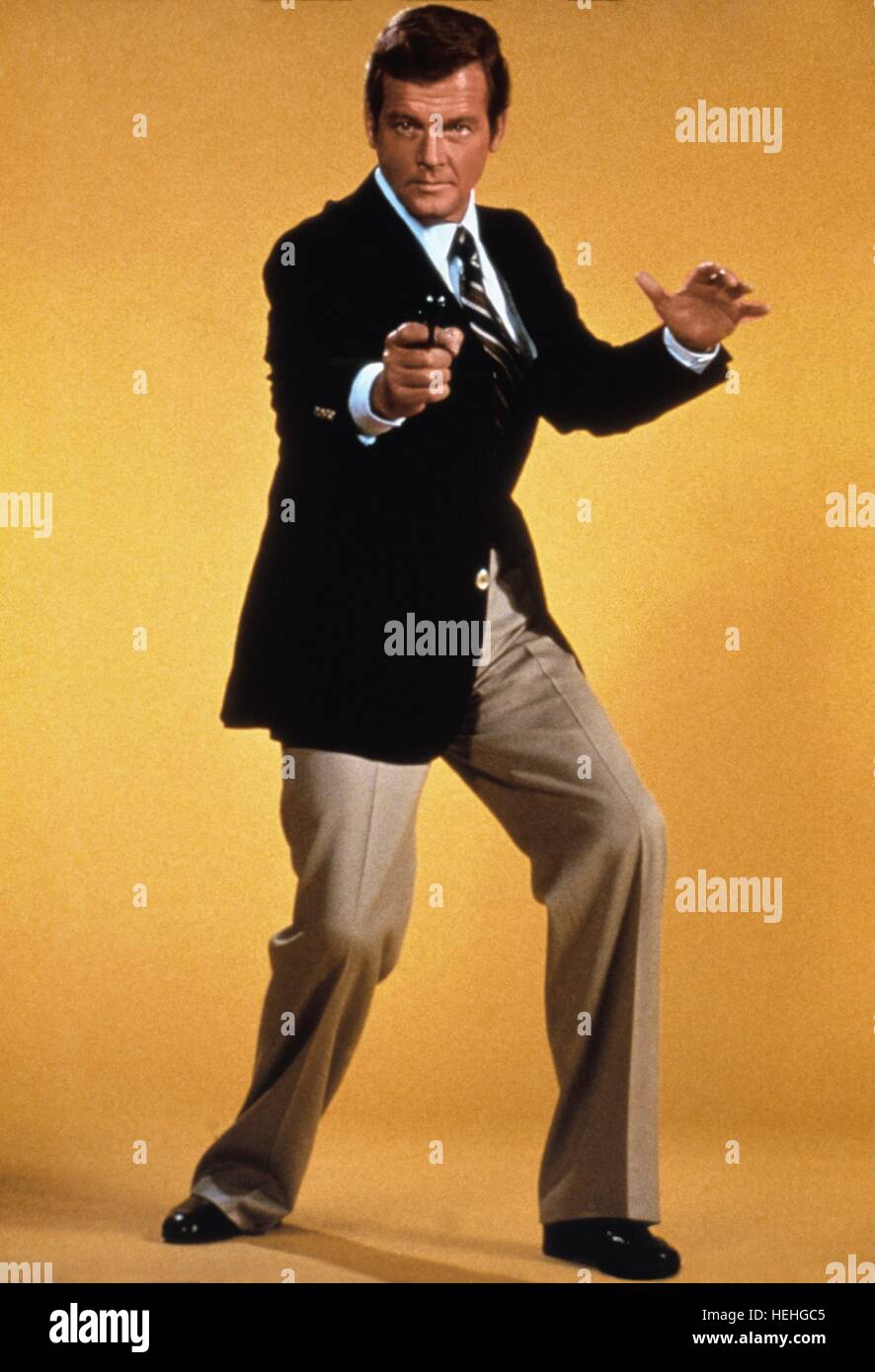 Roger Moore James Bond Live And Let Die 1973 Stock Photo Alamy