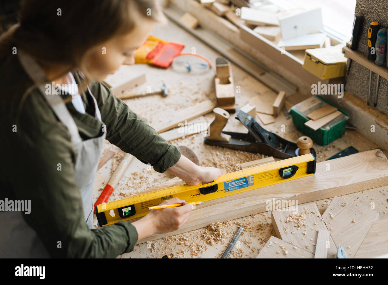 Female carpenter with level tool taking measurements Stock Photo Alamy