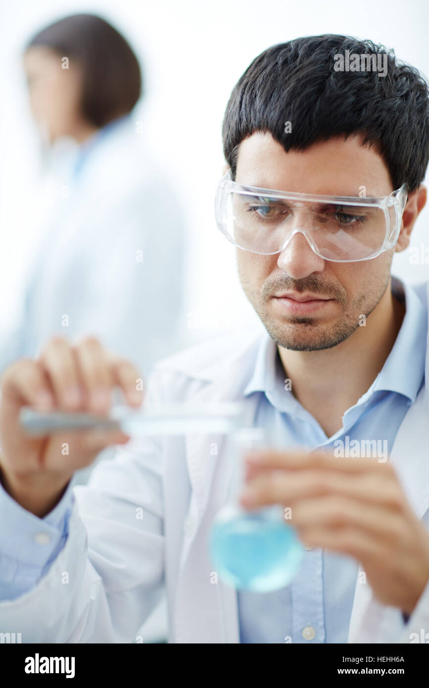 Expert in chemistry mixing liquid substances Stock Photo Alamy