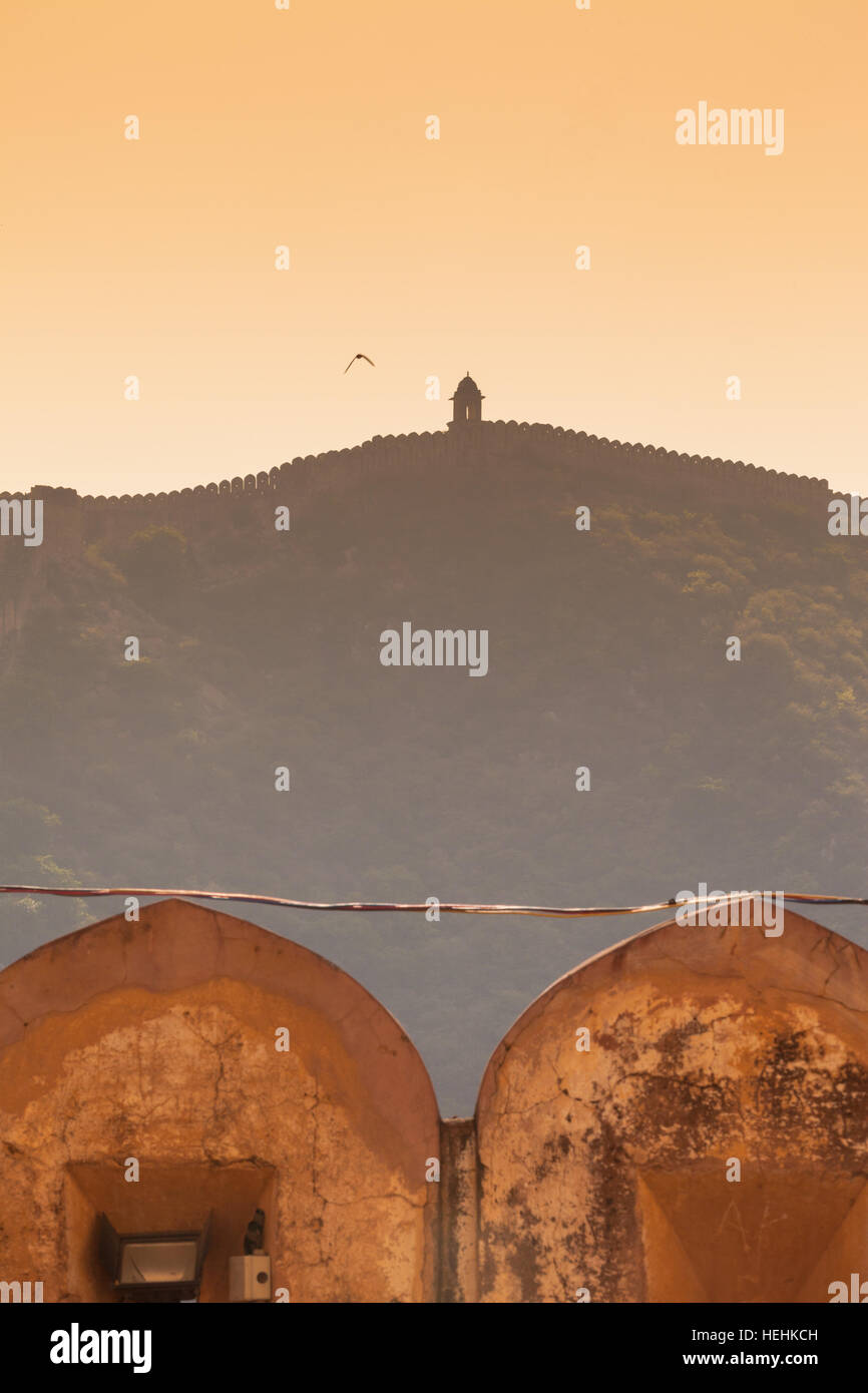 Wall outpost amer amber fort hi-res stock photography and images - Alamy