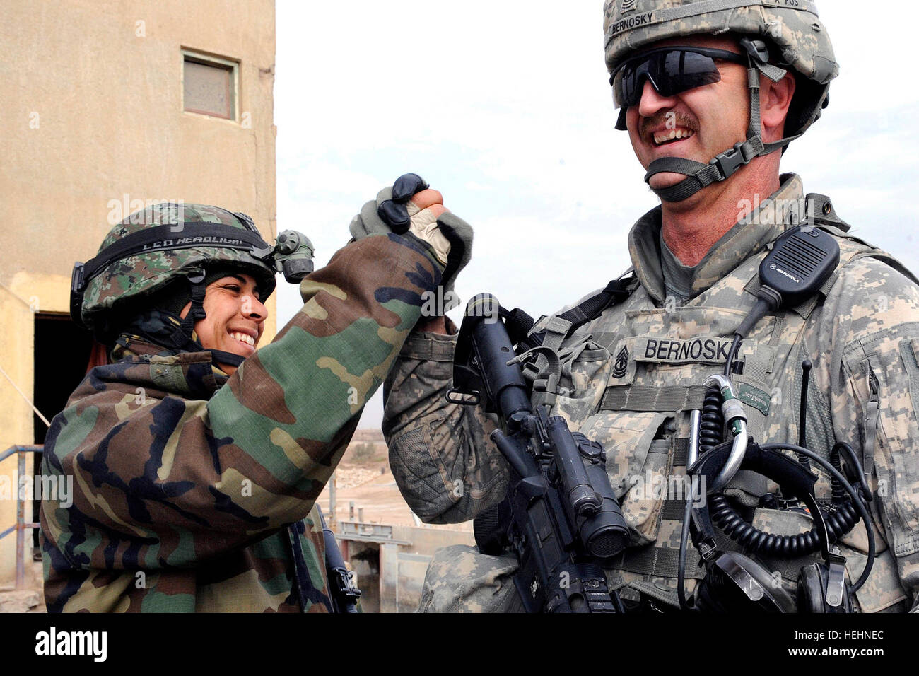 U.S Army 1st Sgt. David Bernosky, 304th Civil Affairs Brigade, congratulates an Iraqi soldier on job well done Jan. 1, 2009,  in Basra, Iraq. (U.S. Army photo by Spc. Karah Cohen/Released) Flickr - The U.S. Army - 090101-A-0832C-107 Stock Photo