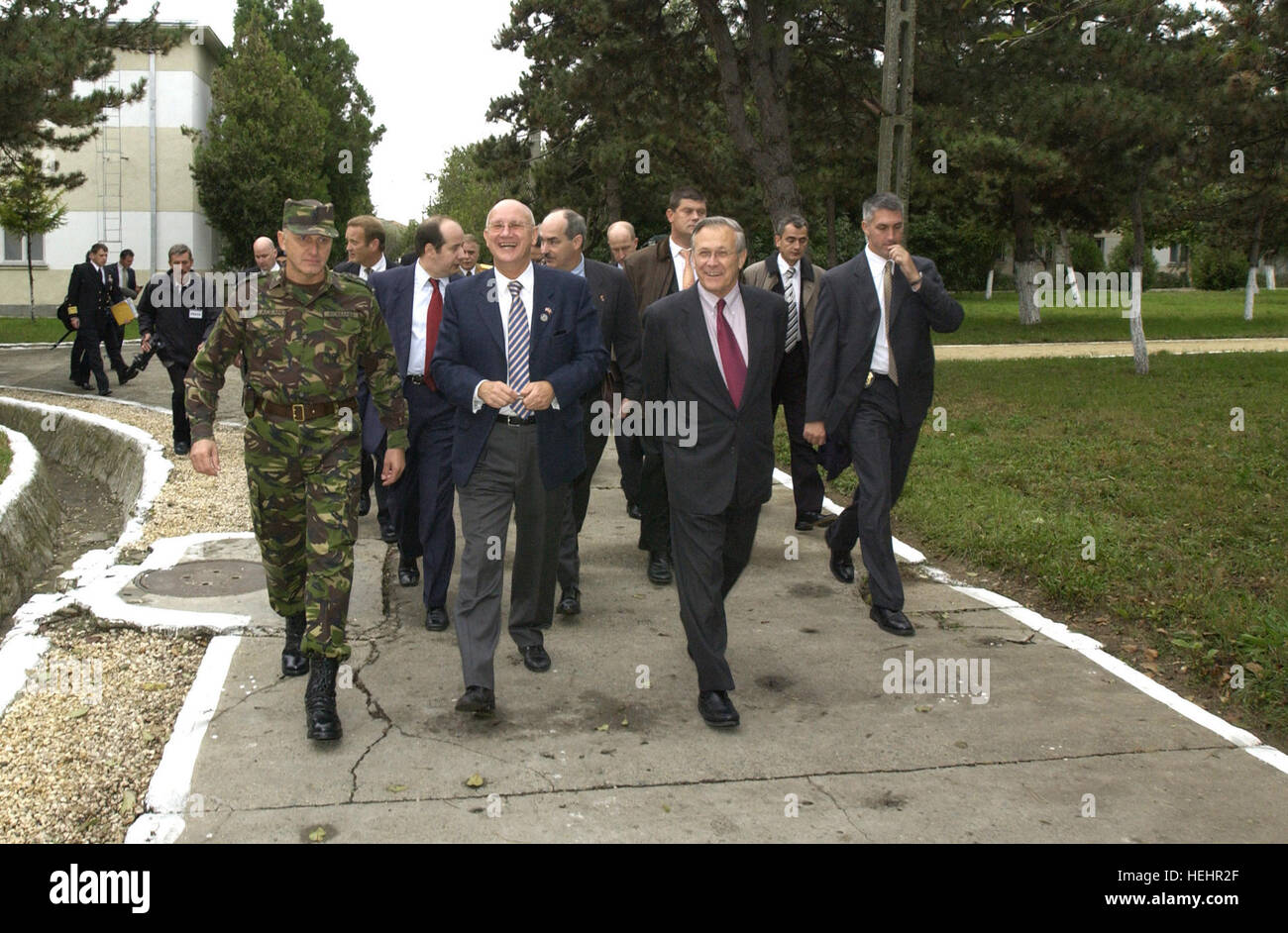 041011 F 5586b 376 Romanian Minister Of Defense Ioan Mircea Pascu Stock Photo Alamy