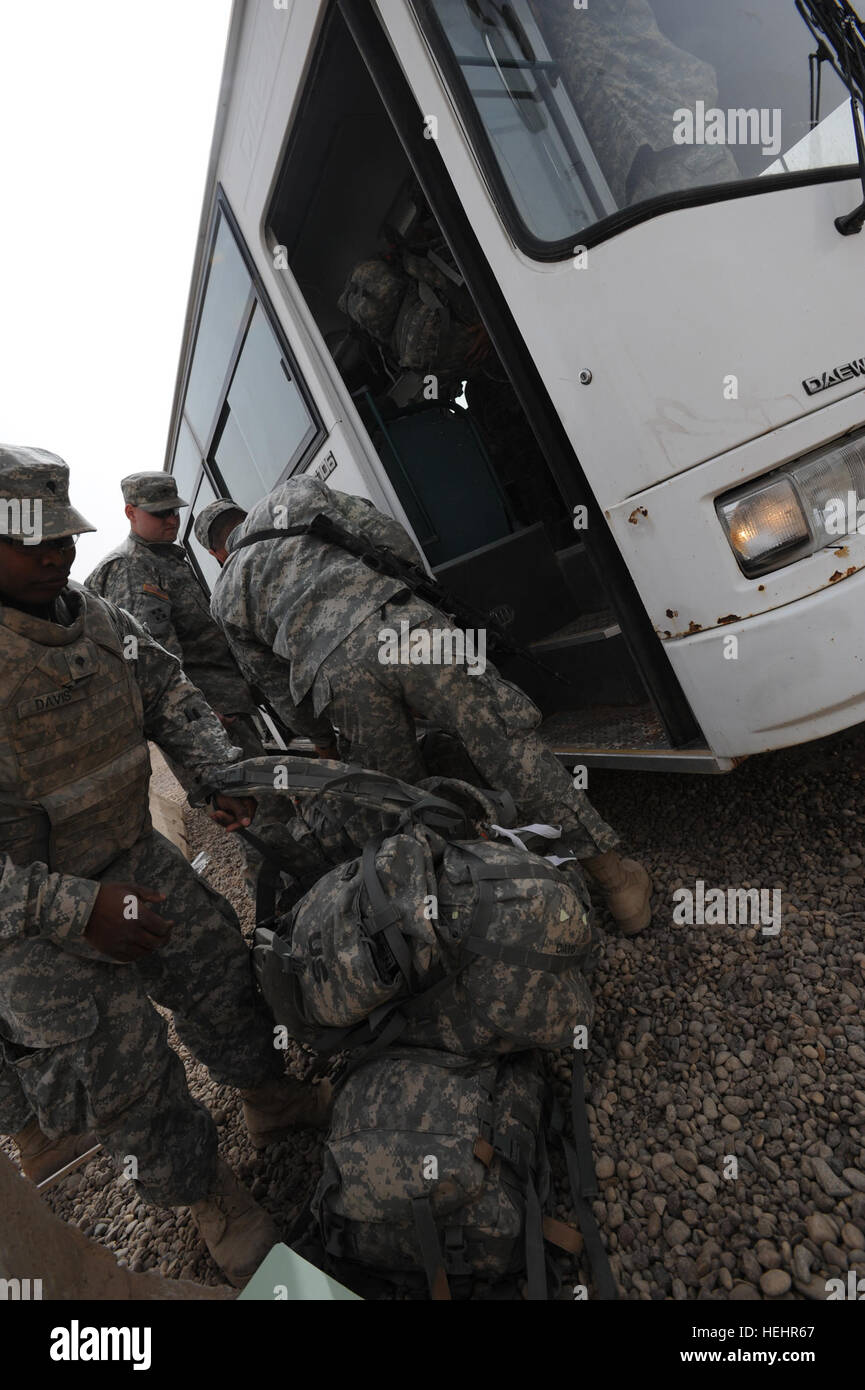 U.S. Soldiers assigned to 556th Signal Company, 2nd Stryker Brigade