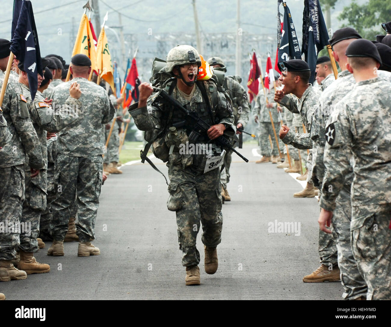 U.S. Army Soldiers participate in the Expert Infantry Badge test ...