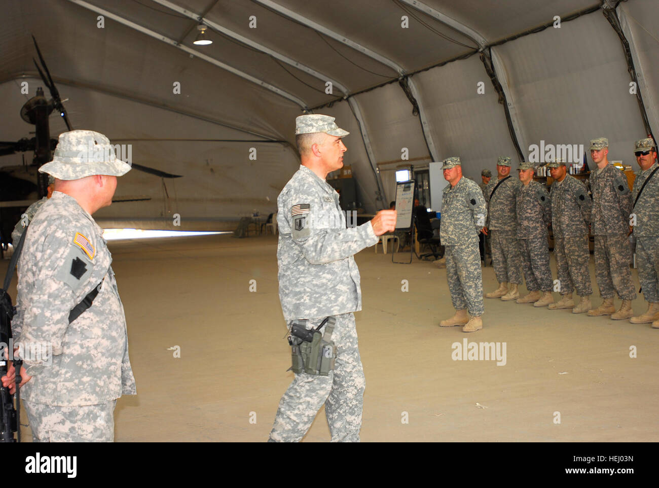 The 41st Fires Brigade commander addresses troops of the 1-150th ...