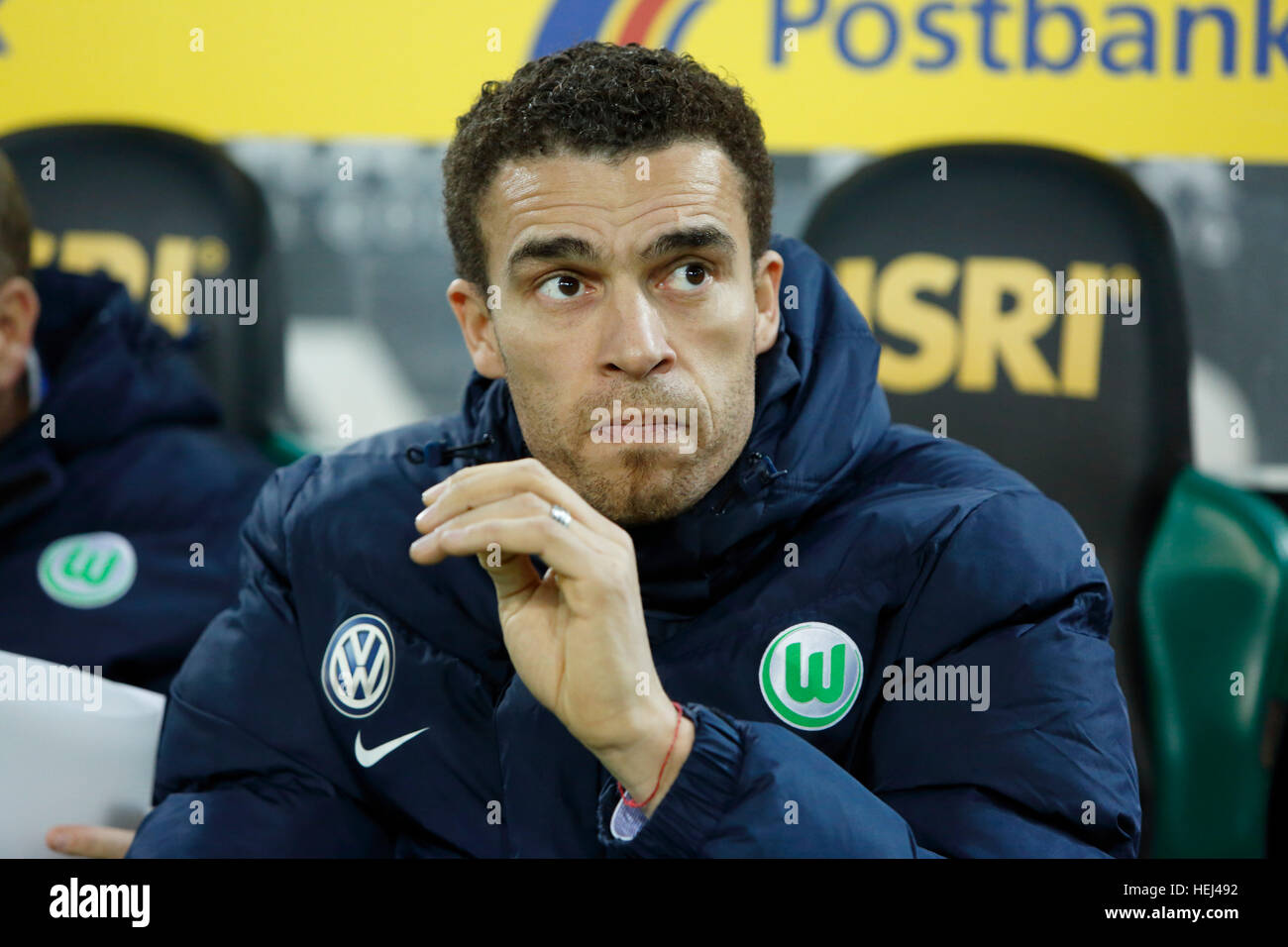 sports, football, Bundesliga, 2016/2017, Borussia Moenchengladbach vs VfL Wolfsburg 1:2, Stadium Borussia Park, coach Valerien Ismael (Wolfsburg) Stock Photo